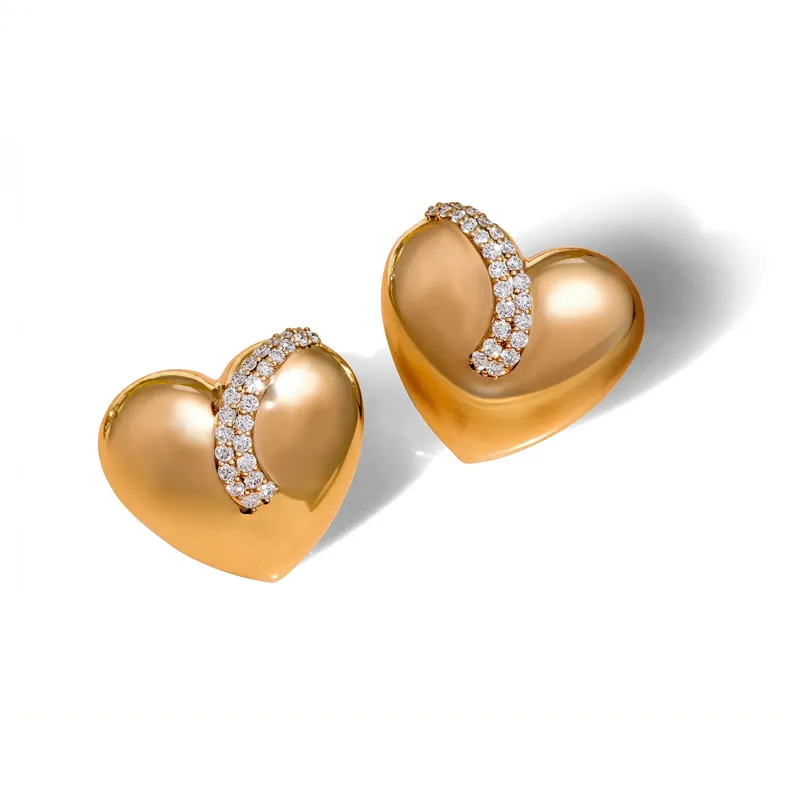 <p>Hearts earrings in gold and diamonds</p>
