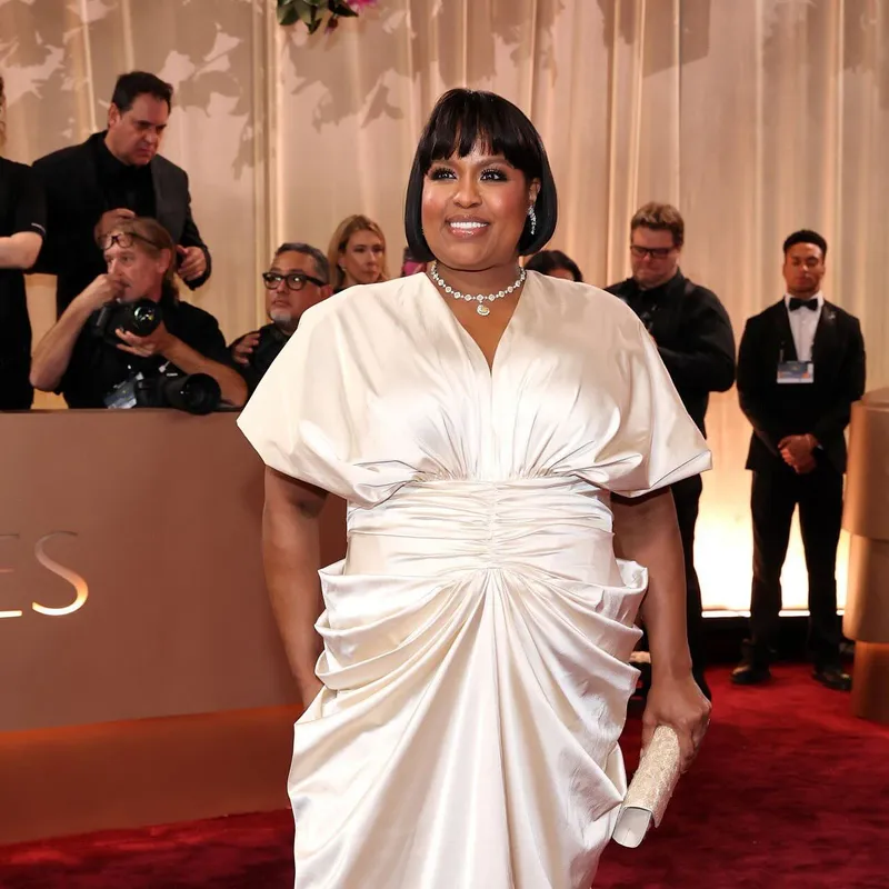 <p>Natasha Rothwell followed the classic theme</p>
