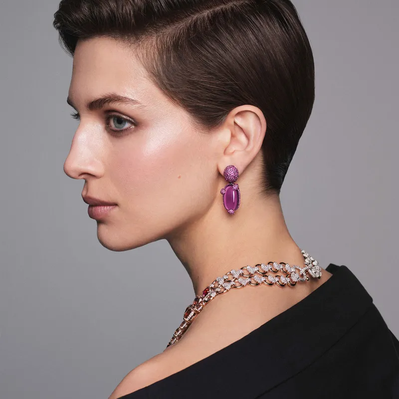 A model wears Pomellato Stile Libero Sakura Bloom necklace in rose gold with 41 octagonal-cut colourless, pink, brownish pink and purple, transparent tourmalines and 2,692 diamonds and Marvelous Griffe earrings in rose gold with 2 oval cabochon-cut rubellites and 572 pink sapphires