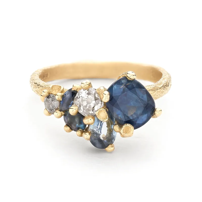 <p>Mixed-cut blue sapphire cluster ring</p>
