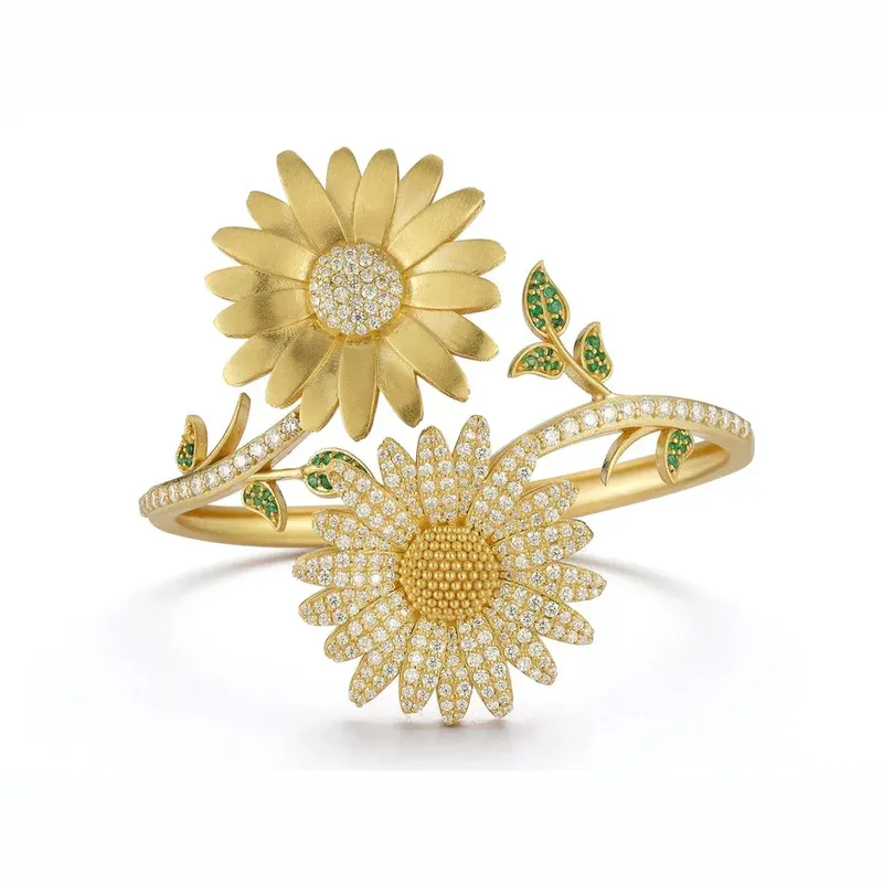 <p class="product-info__title h3">Daisy bangle with 3.75 carats of diamonds in 18k yellow gold</p>