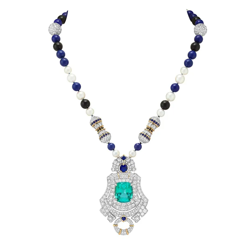 <p>Pompon Leila includes a detachable tassel clip and can be worn at different lengths</p>