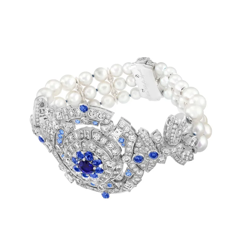 <p>Pompon Margaret necklace can be worn as a long necklace, as a short necklace with the tassel removed, as two distinct bracelets and as a secret watch</p>