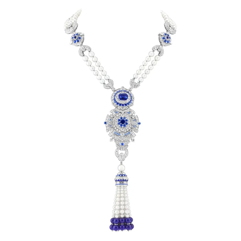 <p>Pompon Margaret long necklace watch in white gold with a 6.19 carat cushion-cut sapphire, lapis lazuli, sapphires, white cultured pearls, white mother-of-pearl, diamonds</p>