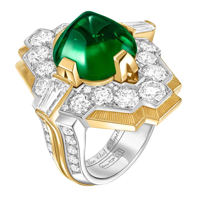 Van Cleef & Arpels Cardinal d'émeraude ring, set with an 8.47 carat sugarloaf emerald and diamonds in 18k gold