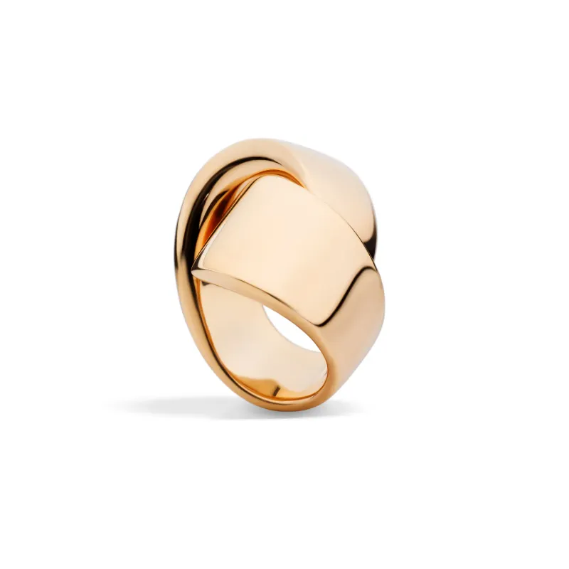 Vhernier’s Abbraccio ring in rose gold, distinguished by its bold, enveloping sculptural form.