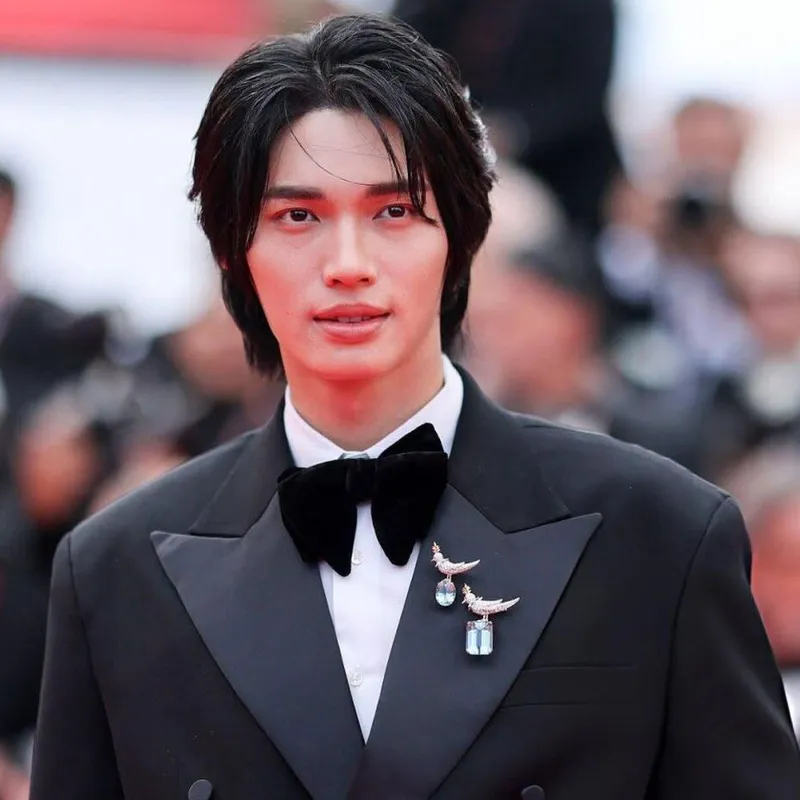 <p>Thai actor Win Metawin wears two Tiffany & Co. Bird on a Rock brooches set with aquamarines and diamonds to the 2026 Cannes Film Festival</p>