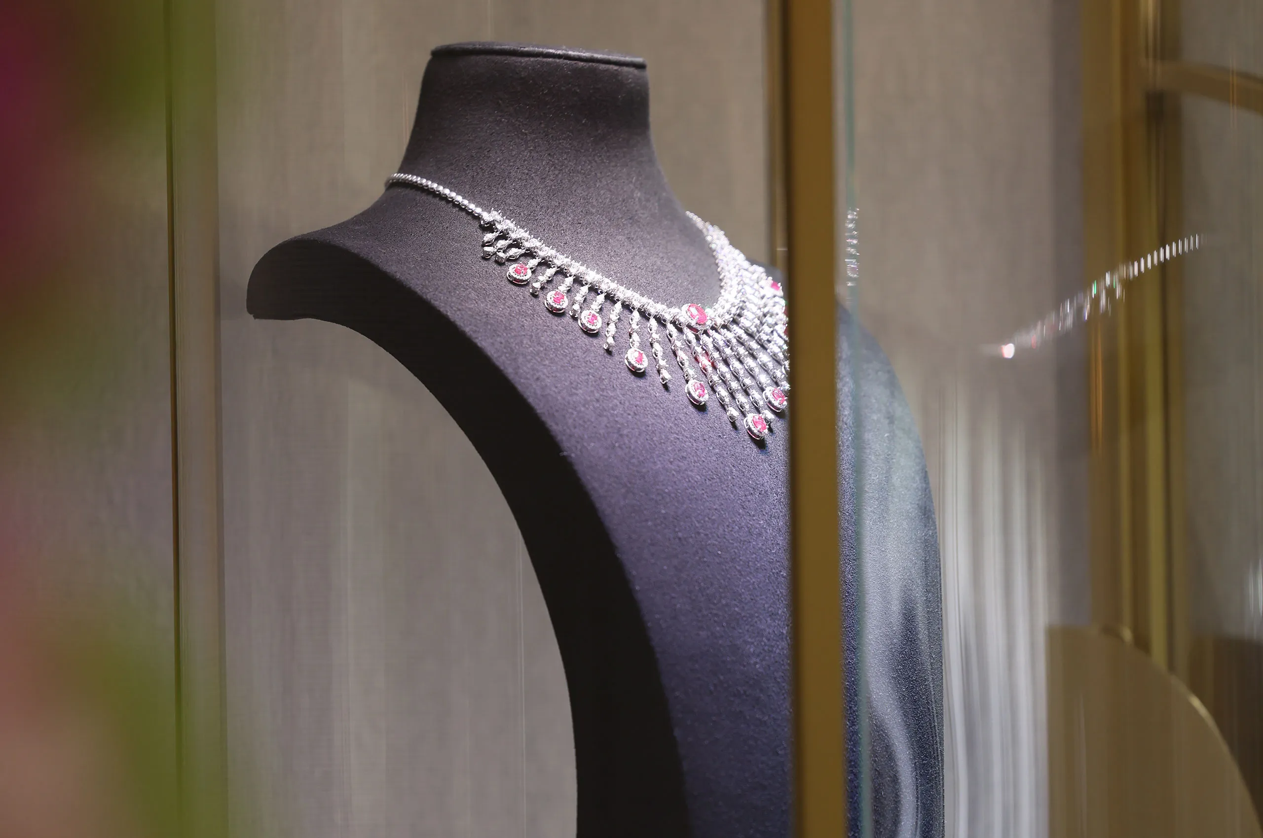 Over the last decade, Bachtale has nurtured its own High Jewellery aesthetic, shaped by Moroccan heritage, nature, geometry and traditional craftsmanship