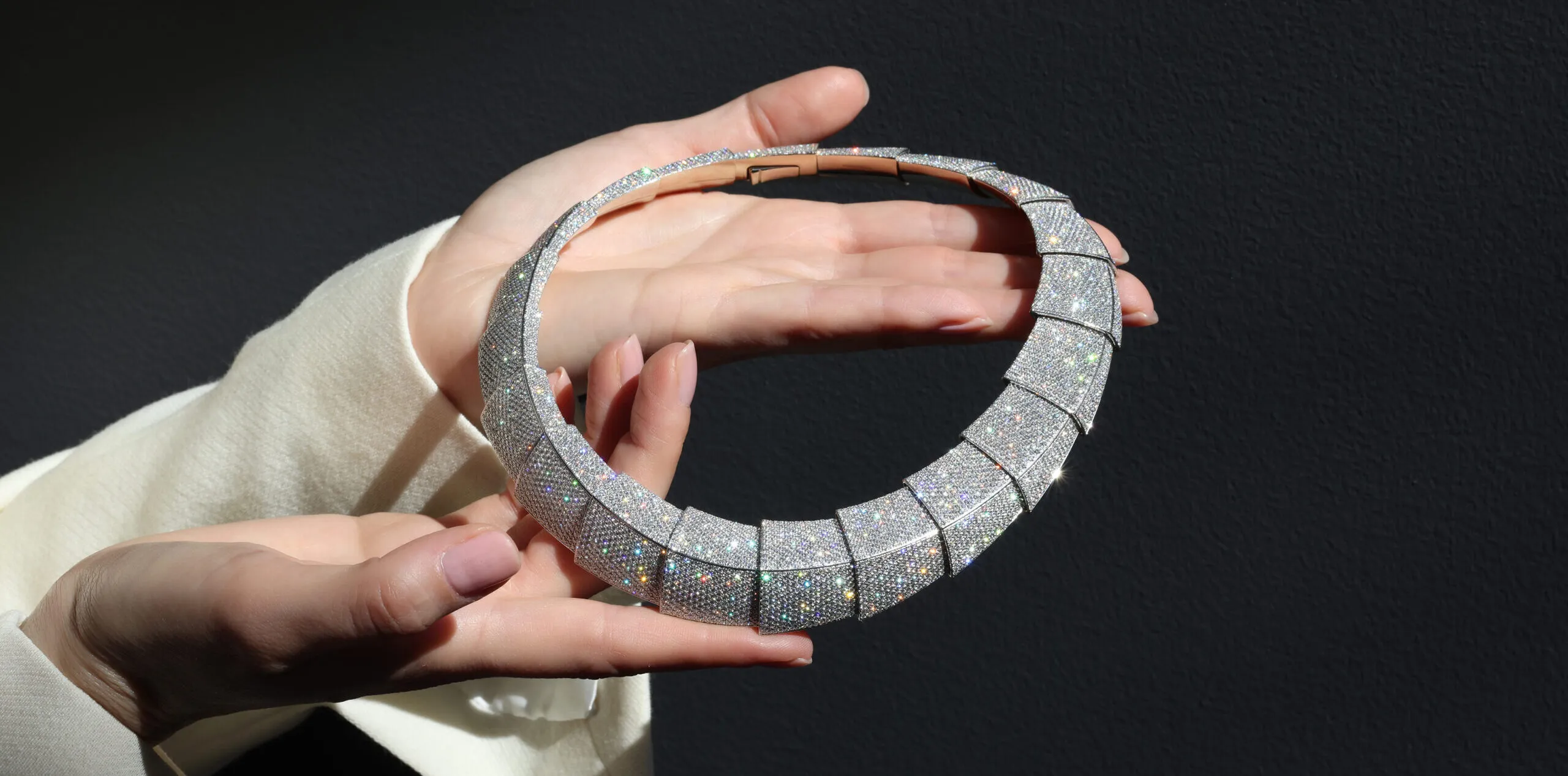 <p>Vhernier Forma Assoluta necklace from the Ardis High Jewellery collection with 5,459 diamonds weighing 42.50 carats, set in 18k white gold </p>
