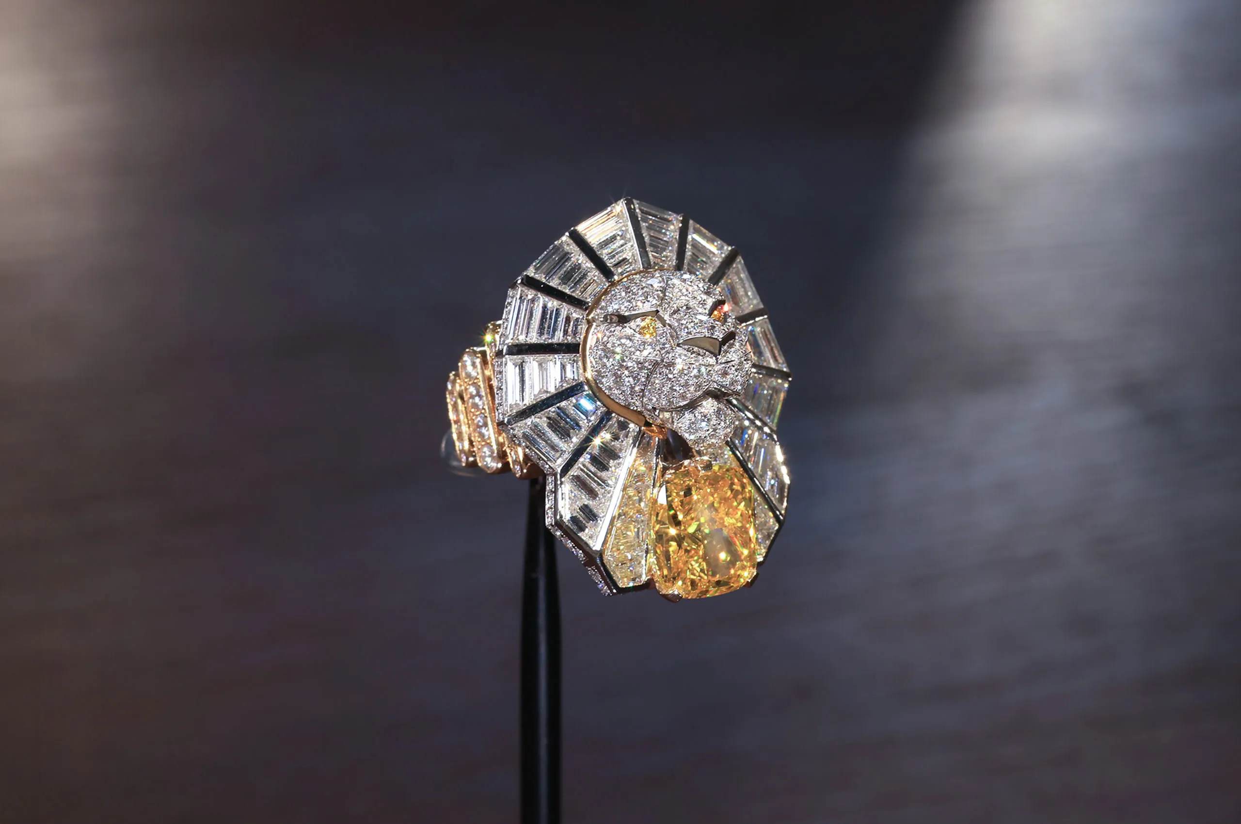 Chanel Lion Puissant ring in platinum, yellow gold and white gold, set with diamonds and yellow diamonds
