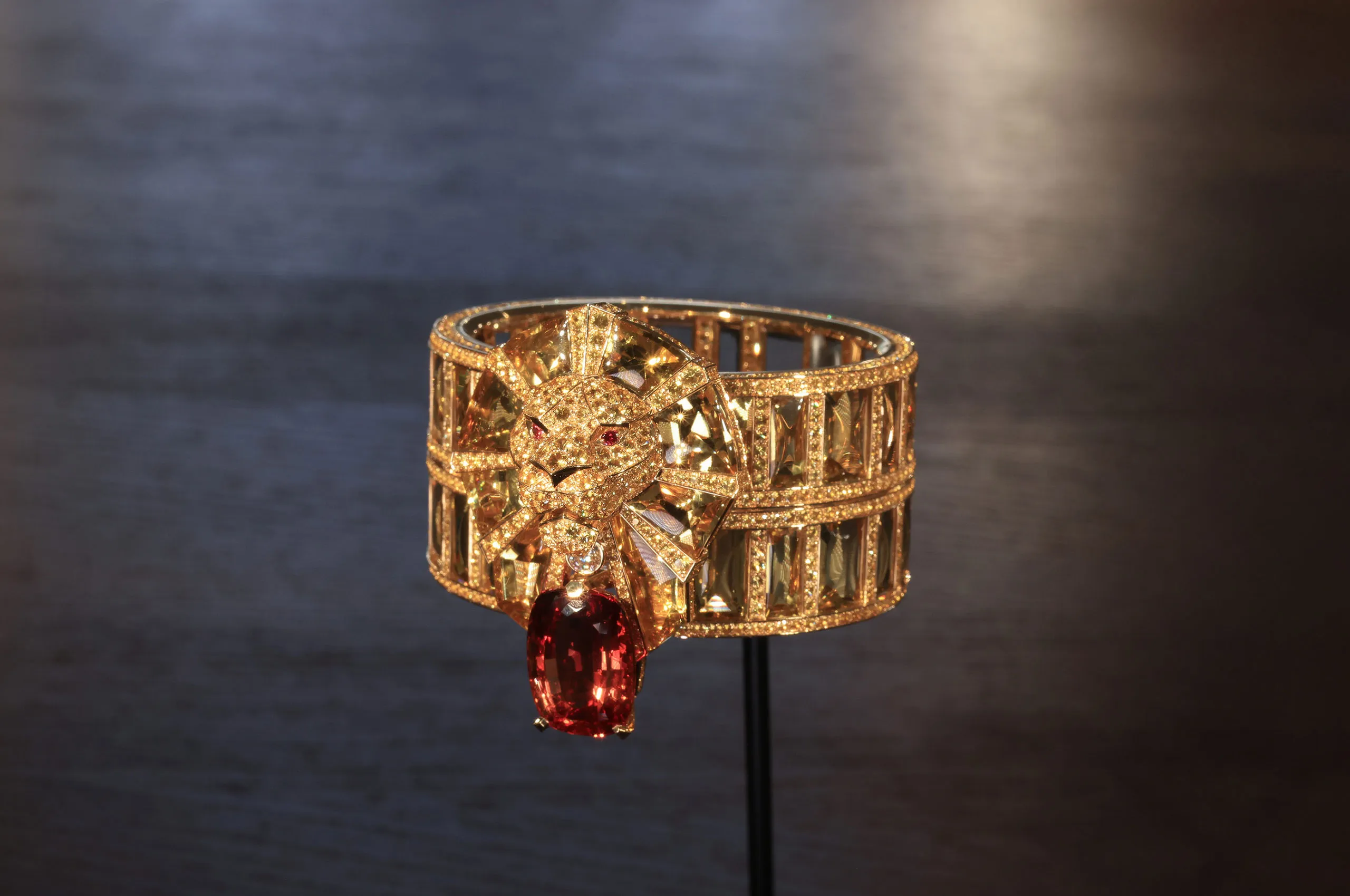 Chanel Lion Topaze bracelet in yellow gold, set with diamonds, yellow sapphires, beryls, imperial topaz and orange spinels