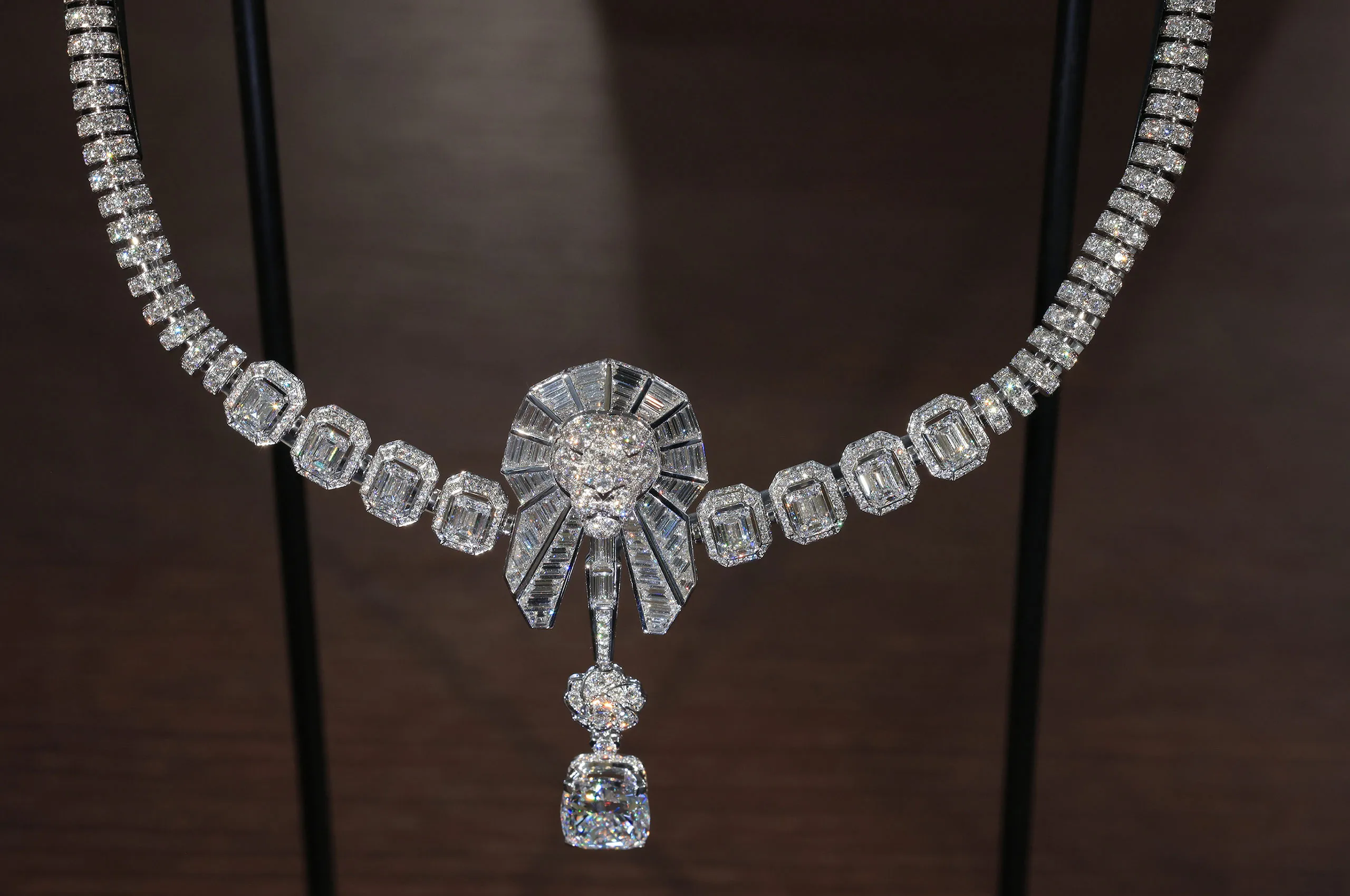 Chanel Lion Puissant necklace in white gold, set with diamonds