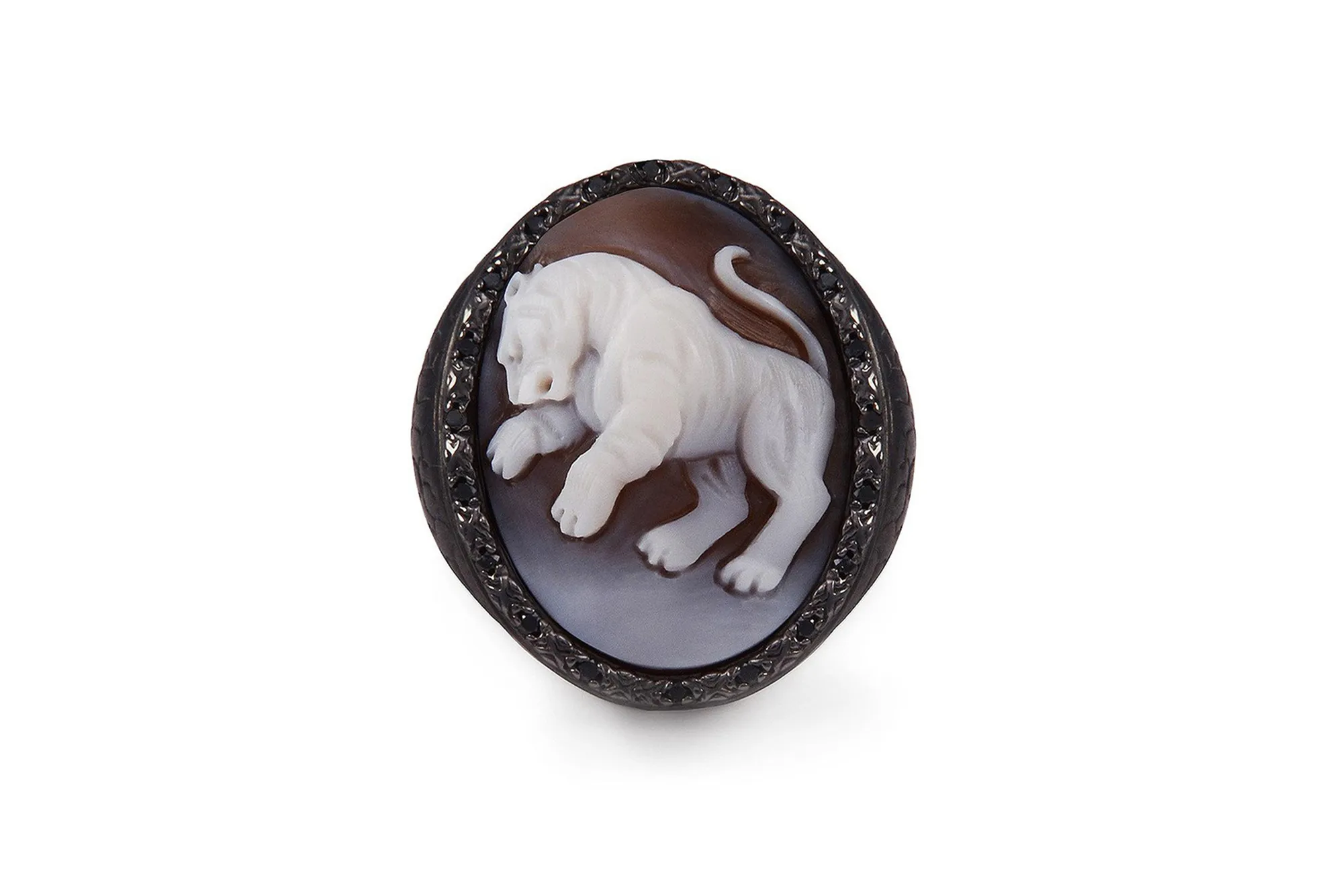 <p>Amedeo Scognamiglio bespoke cameo ring in sardonyx and black diamonds</p>
