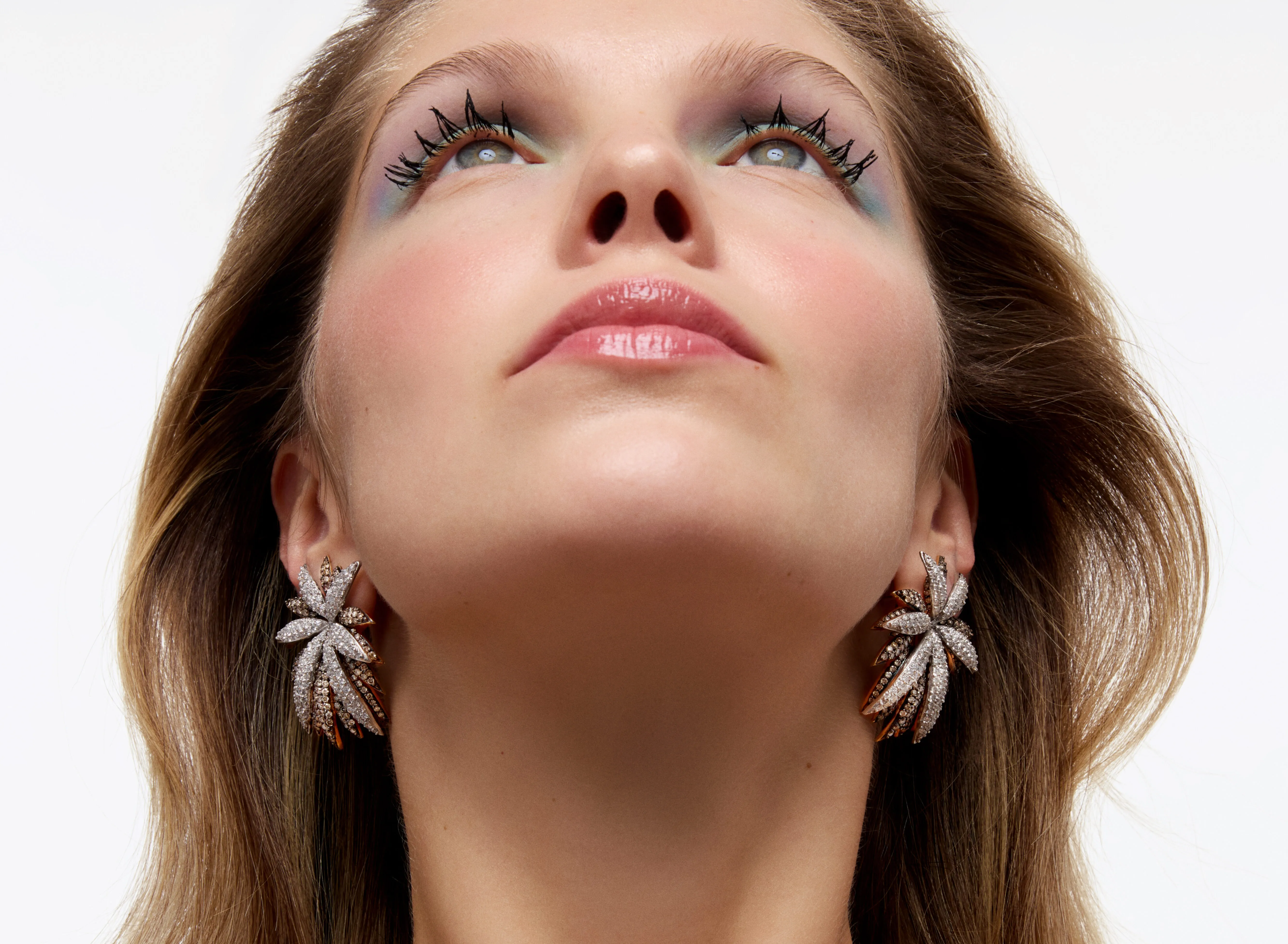 <p>Aponine Palm earrings with 3.45 carats of white diamonds and 2.60 carats of cognac diamonds, part of the Garden of Aponine collection</p>
