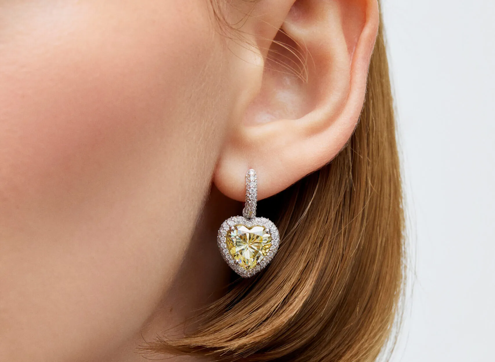 <p>Aponine Heart Drop earrings with 13.05 carats of citrine and 1.44 carats of diamonds set in 18k gold, part of the Sassy Classics collection</p>
