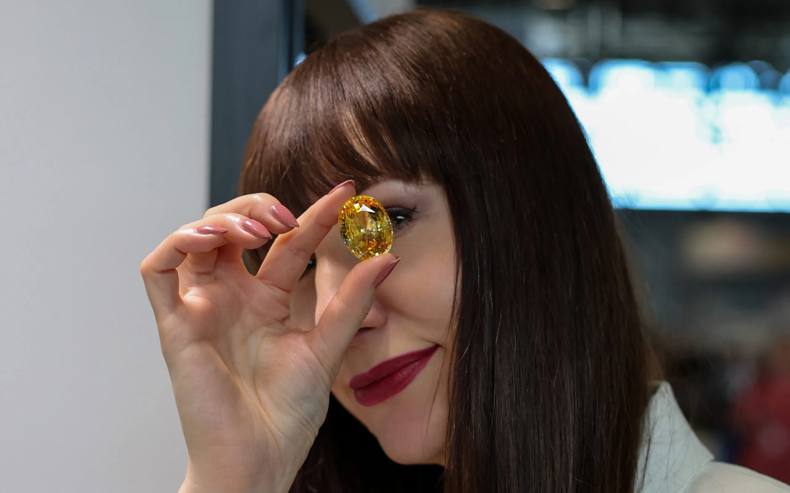 <p>An oval yellow sapphire from Sri Lanka at totalling 115.13 carats at B&amp;B Gems</p>
