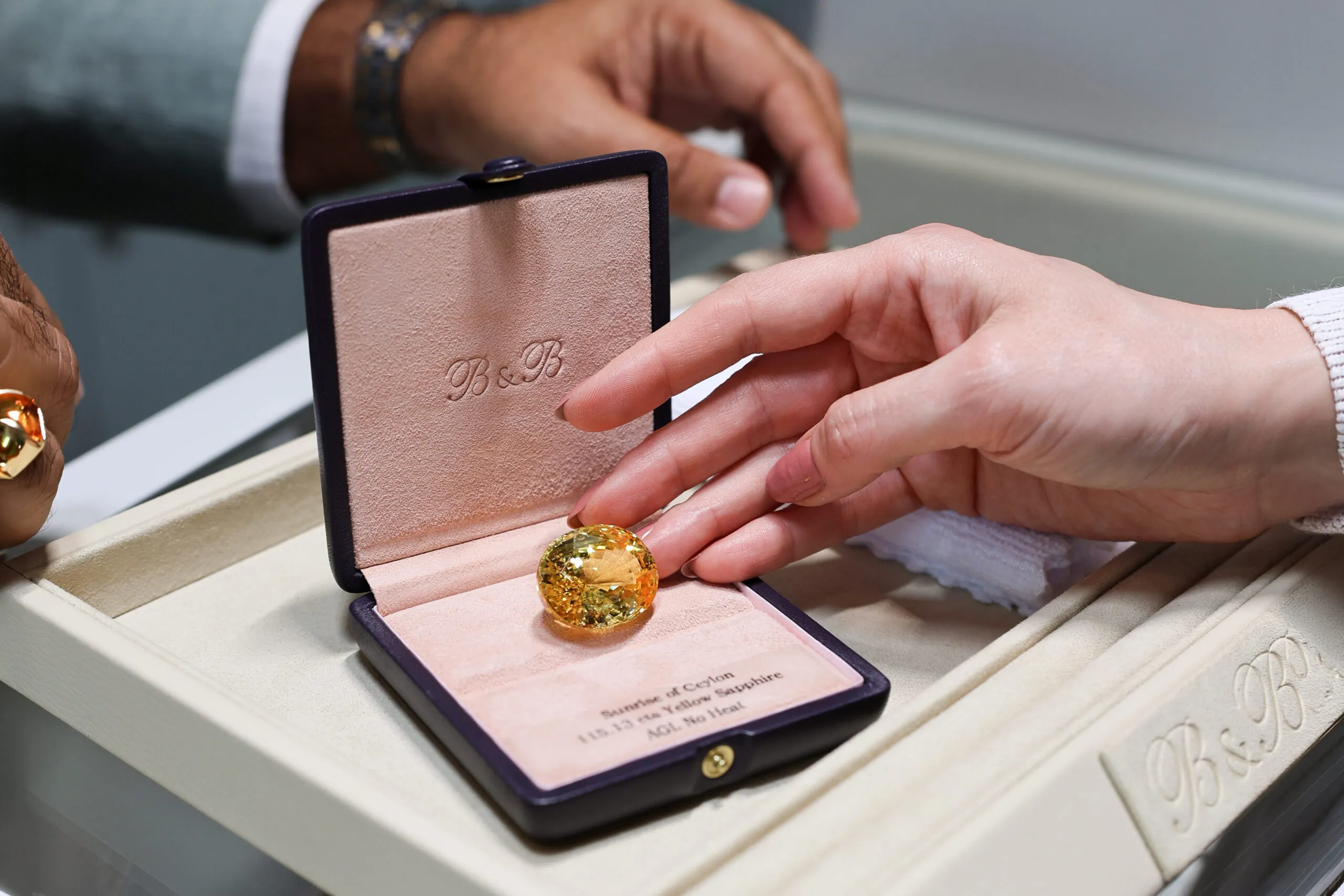 <p>So special is the stone, Dave Bindra of B&amp;B Gems gave it a beautiful name: Sunrise of Ceylon</p>
