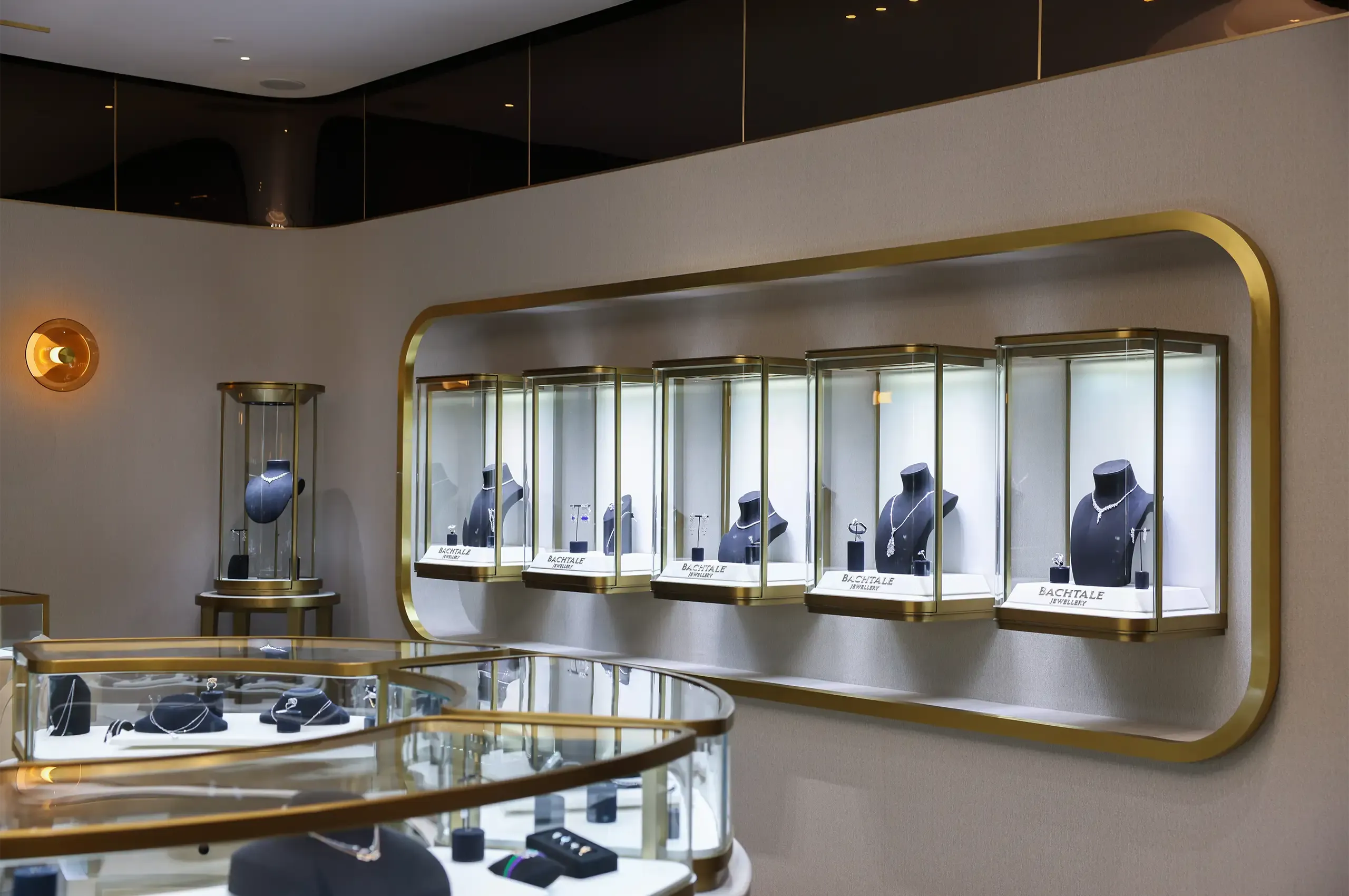 Bachtale is celebrated for its use of exceptional precious stones and the highest-quality certified diamonds