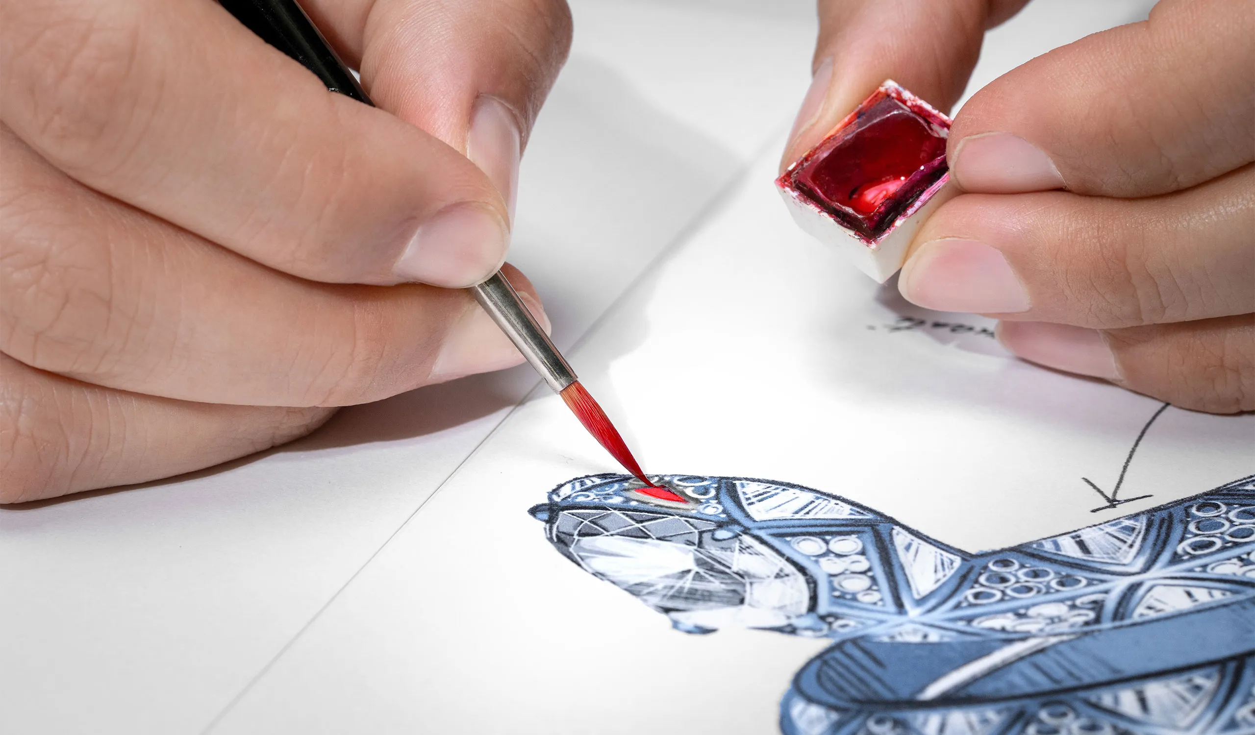 <p>Painting a gouache of the Eclettica Serpenti Infinia bracelet</p>
