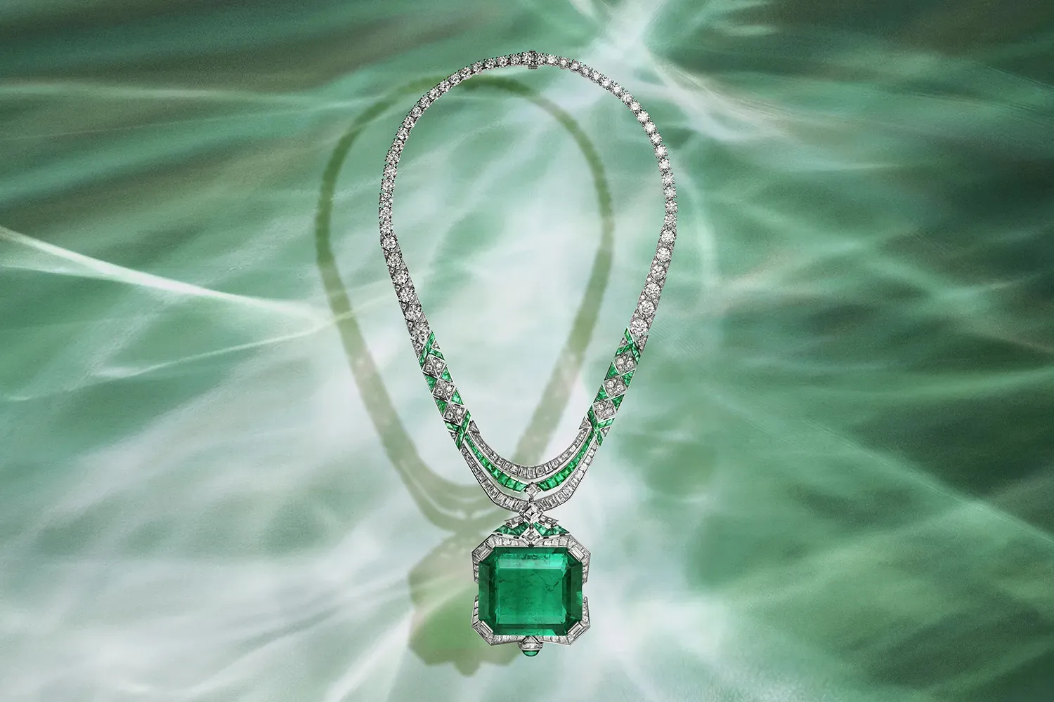 <p>The Colombian emerald is the largest emerald Bvlgari has ever set</p>
