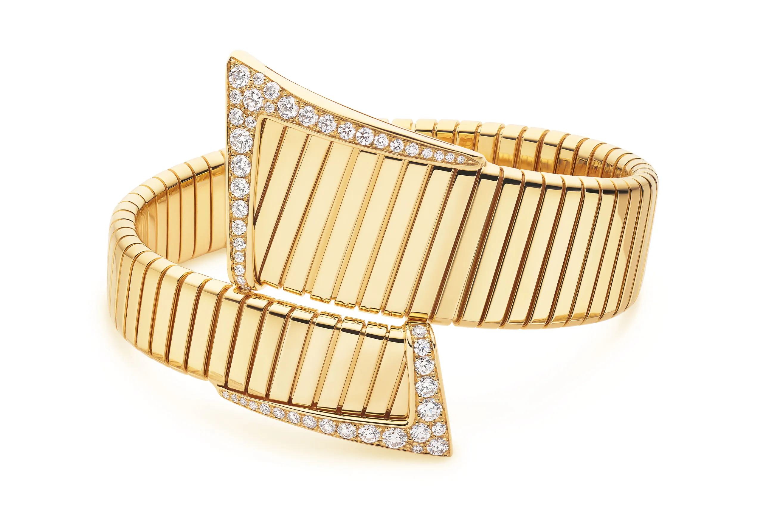 Bvlgari opens a new chapter for Tubogas with five new creations that revisit one of the Maison’s most recognisable signatures through fresh proportions and forms.