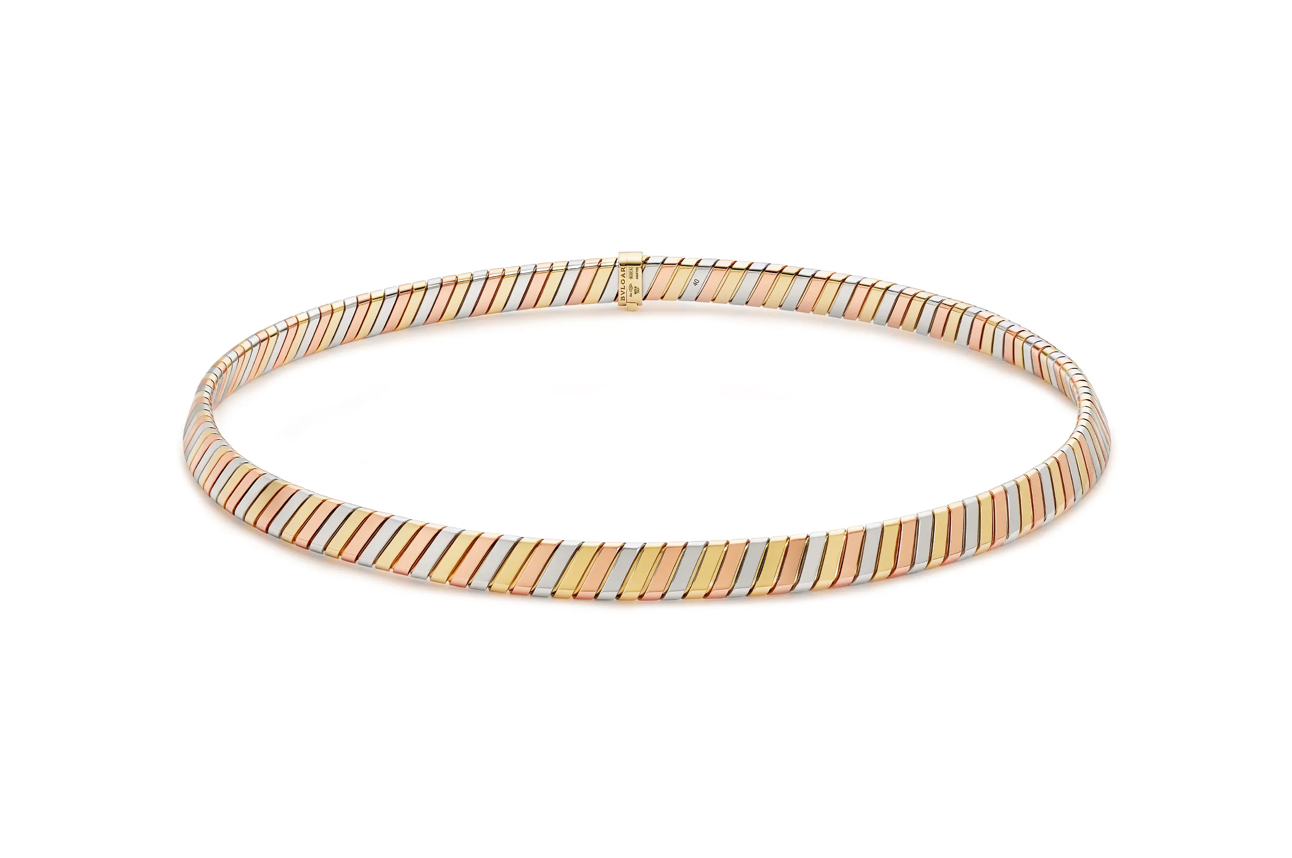 Alongside the asymmetric designs, a three gold necklace introduces yellow, white and rose gold into the flat mesh, while new rounded earrings soften the collection’s profile.