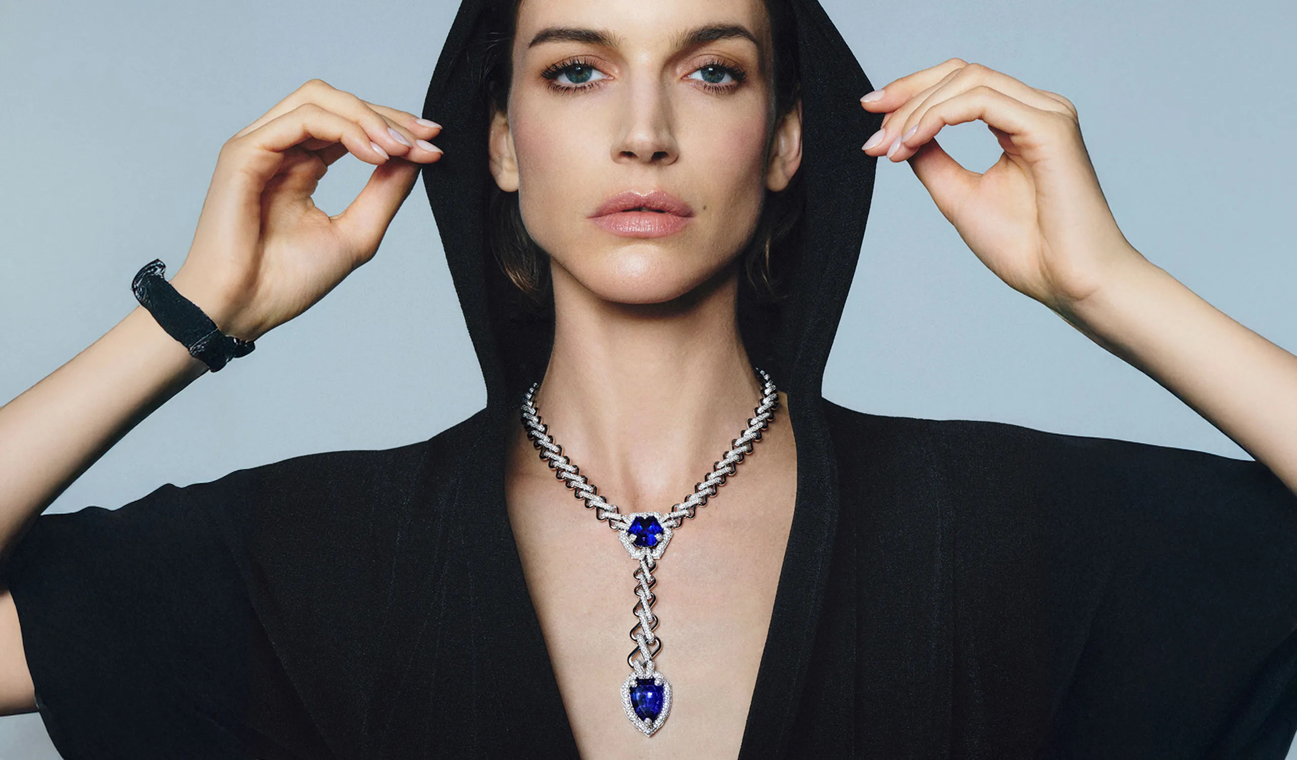 <p>A model wears the Pomellato Zigzag Supreme necklace with tanzanites of 23.78 carats and 19.91 carats, part of the ‘Collezione 1967’ High Jewellery collection</p>