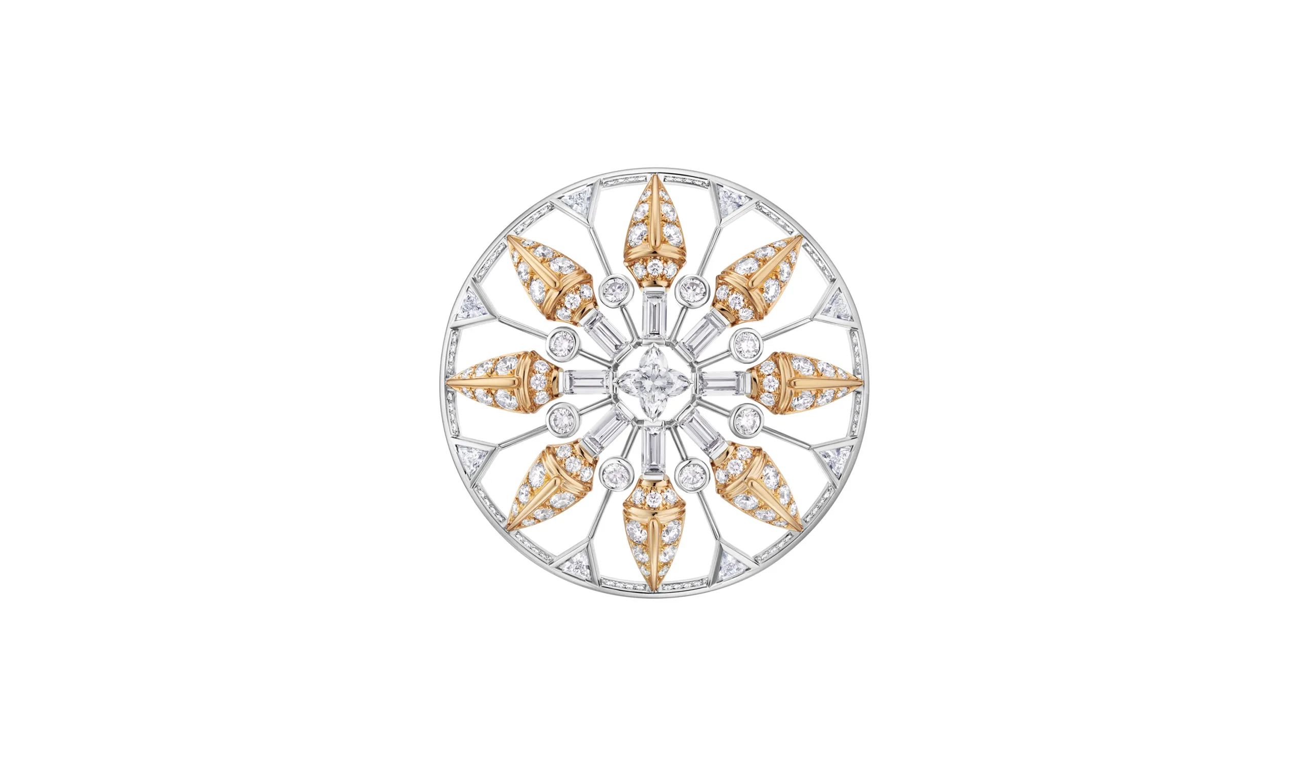 <p>The Conquest brooch featuring the three-dimensional arrow motif</p>
