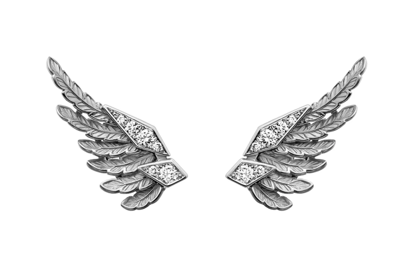 <p>Carrera y Carrera Libre earrings from the Vida collection with diamonds in 18k white gold</p>