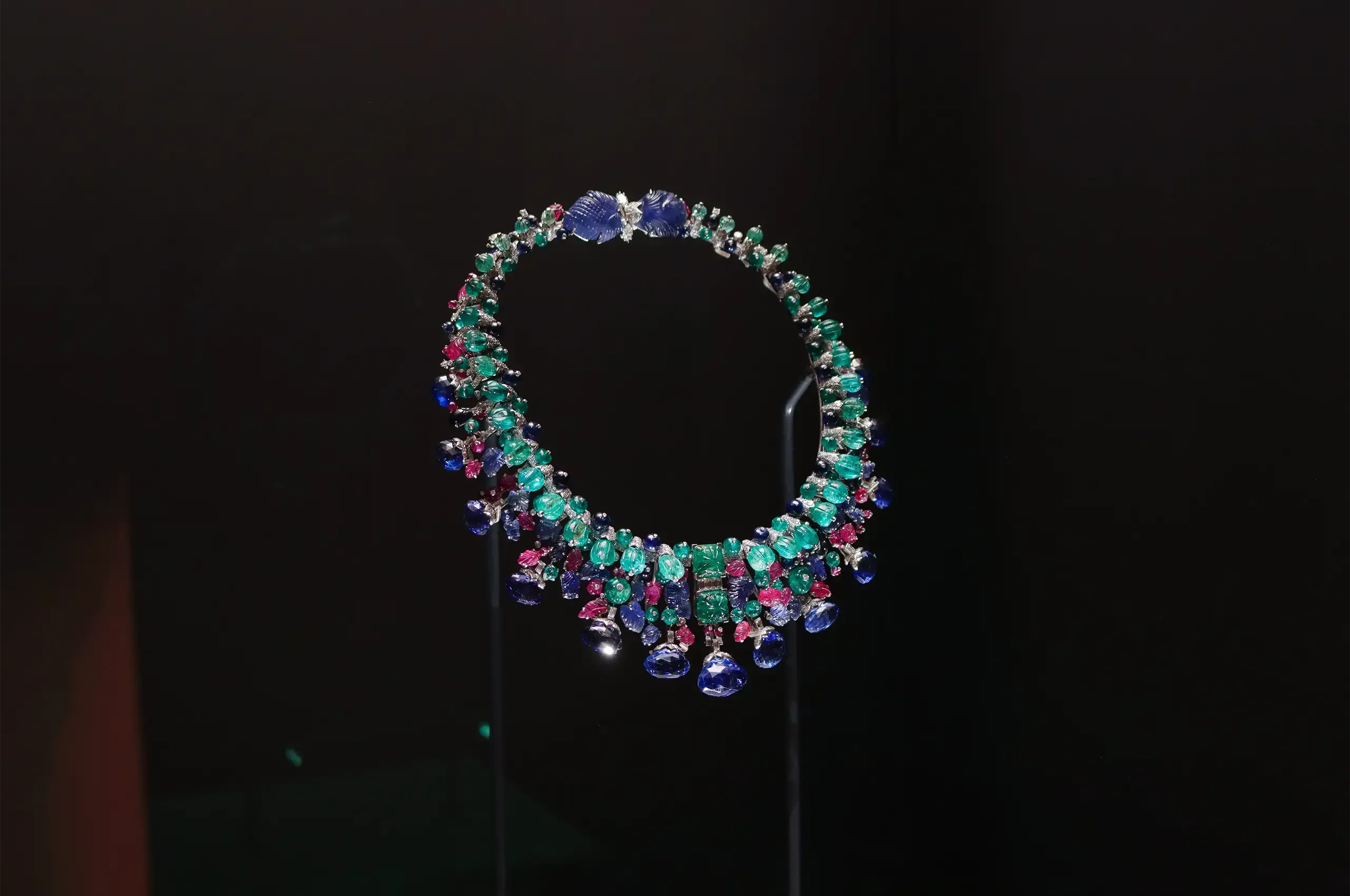 Cartier’s Hindu Necklace, commissioned by Daisy Fellowes in 1936, combining carved emeralds, rubies and sapphires with diamonds