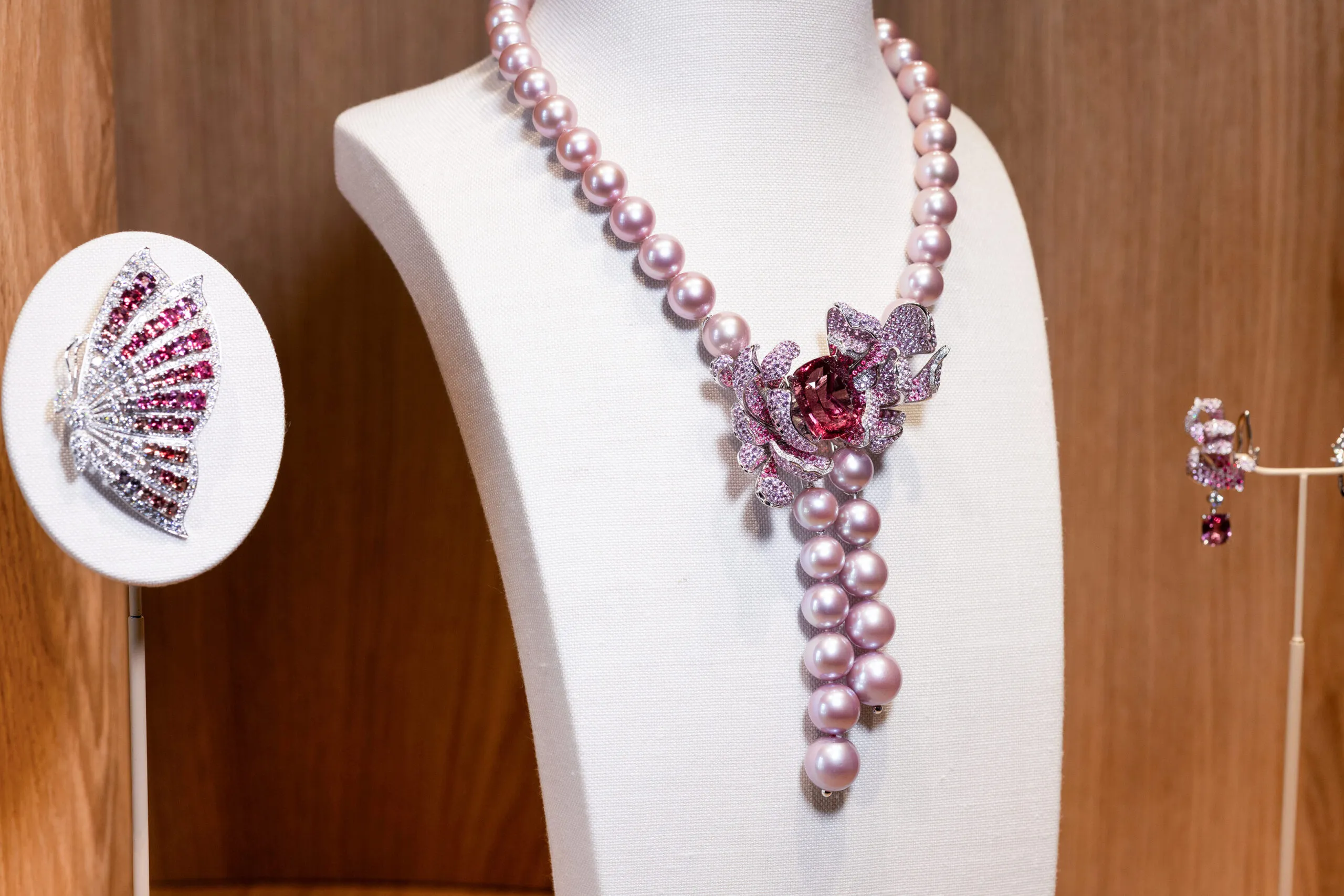 <p>The Sweetshrub high jewellery necklace combines 10mm pink freshwater pearls with pink sapphires, diamonds and a large pink spinel</p>