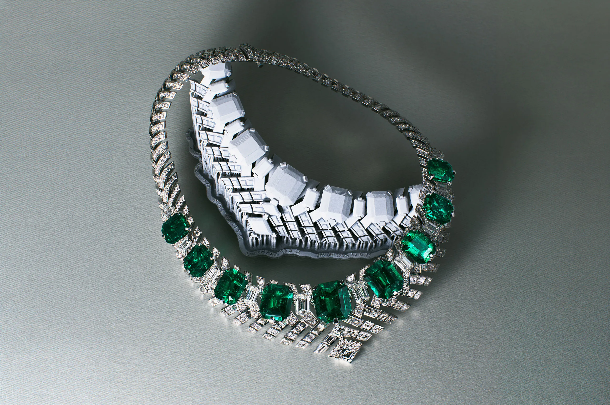 The Kalamos necklace takes shape around nine exceptional Colombian emeralds