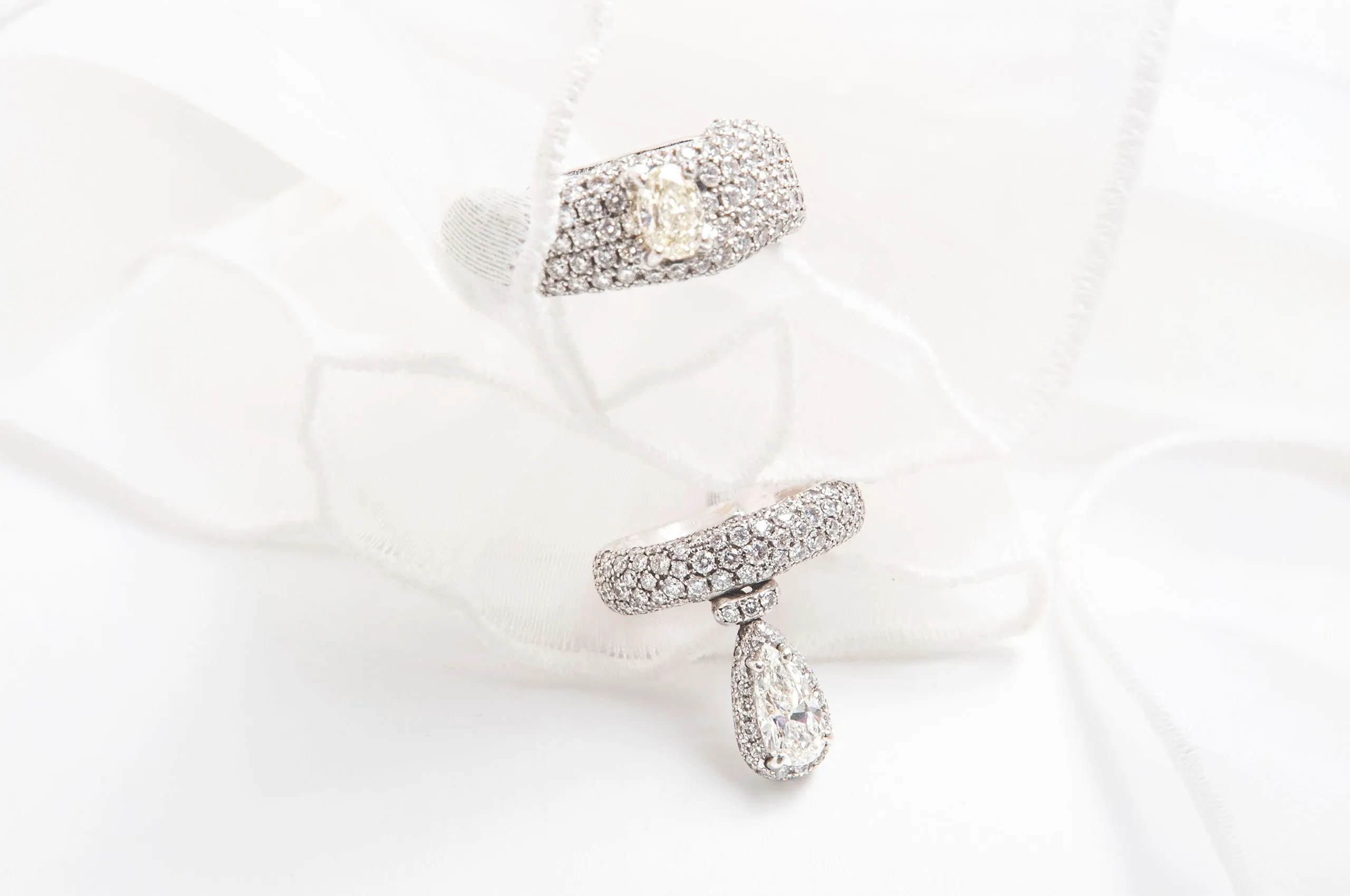 Two d'Avossa rings in white gold and natural diamonds to wear together
