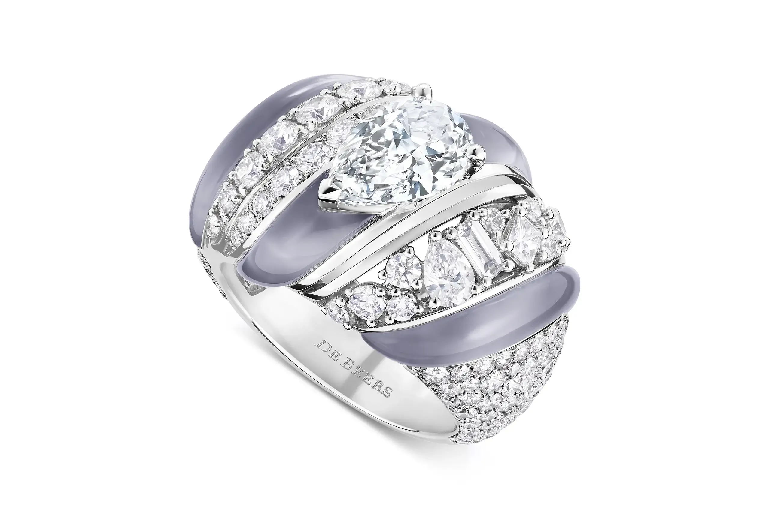 Rare diamonds sit at the heart of Vibrations, including Fancy Pink, Fancy Blue and green stones selected for their exceptional character.
