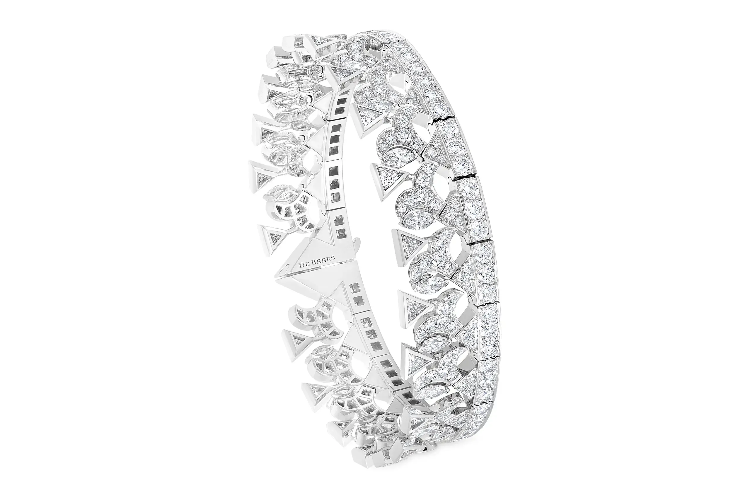 De Beers London’s Shimmer bracelet uses marquise, trilliant and brilliant cut diamonds to echo the crystalline forms of Arctic frost flowers.