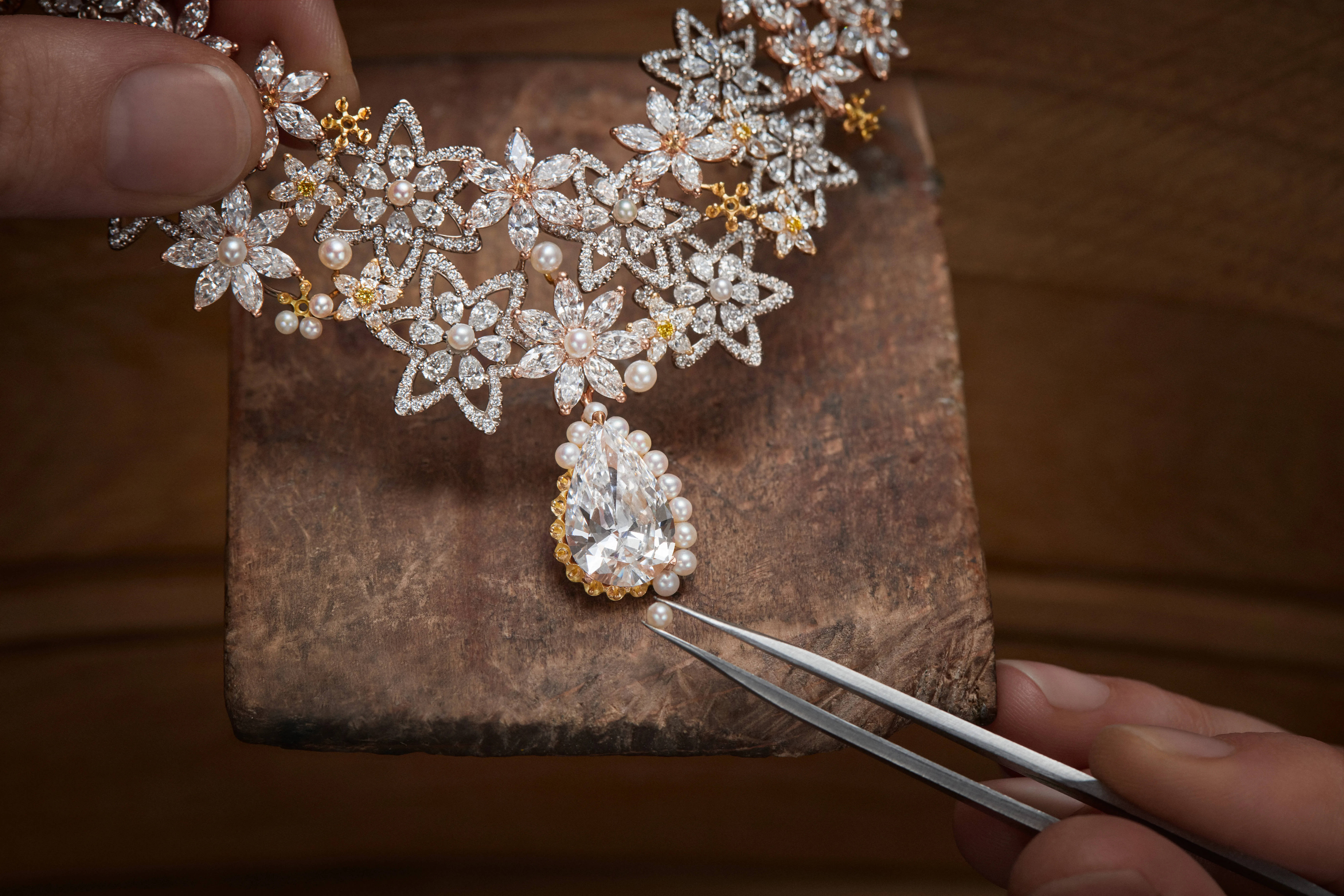 <p>A key necklace from the Dior Milly Dentelle High Jewellery collection is composed of round brilliant-cut and pear-shaped diamond flowers with micro-pearls and a large pear-shaped diamond drop in 18k rose gold </p>