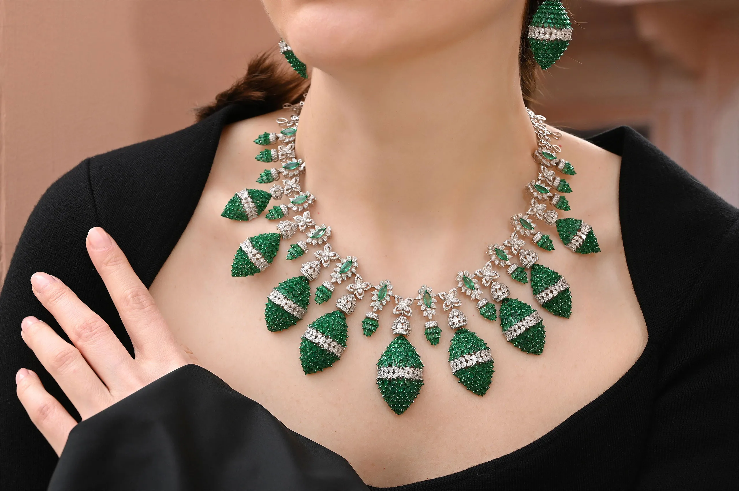 <p>This beautiful emerald and diamond necklace, part of the Diviano Plume Collection, is set with pendulums of two-tone emeralds, cut through with white diamonds, and interjected with delicate chandelier-like droplets of beryls</p>