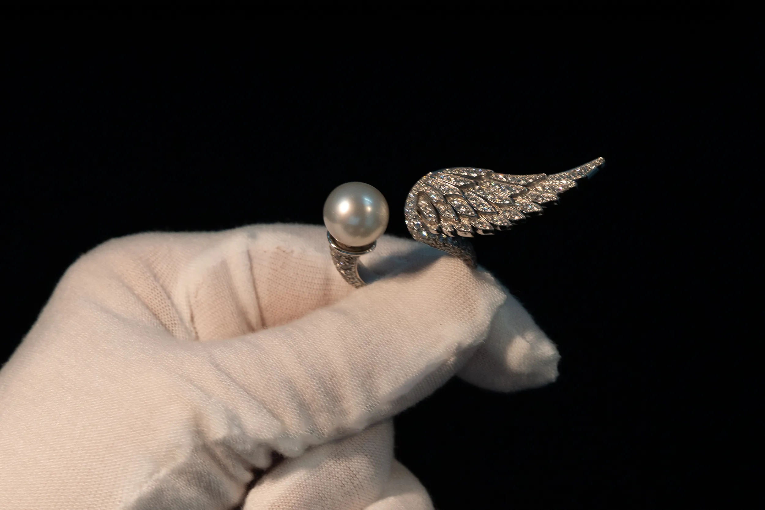 <p>El&#8217;eeté Jewellery ‘Timeless’ ring with a South Sea pearl and diamonds, created for a private client  </p>
