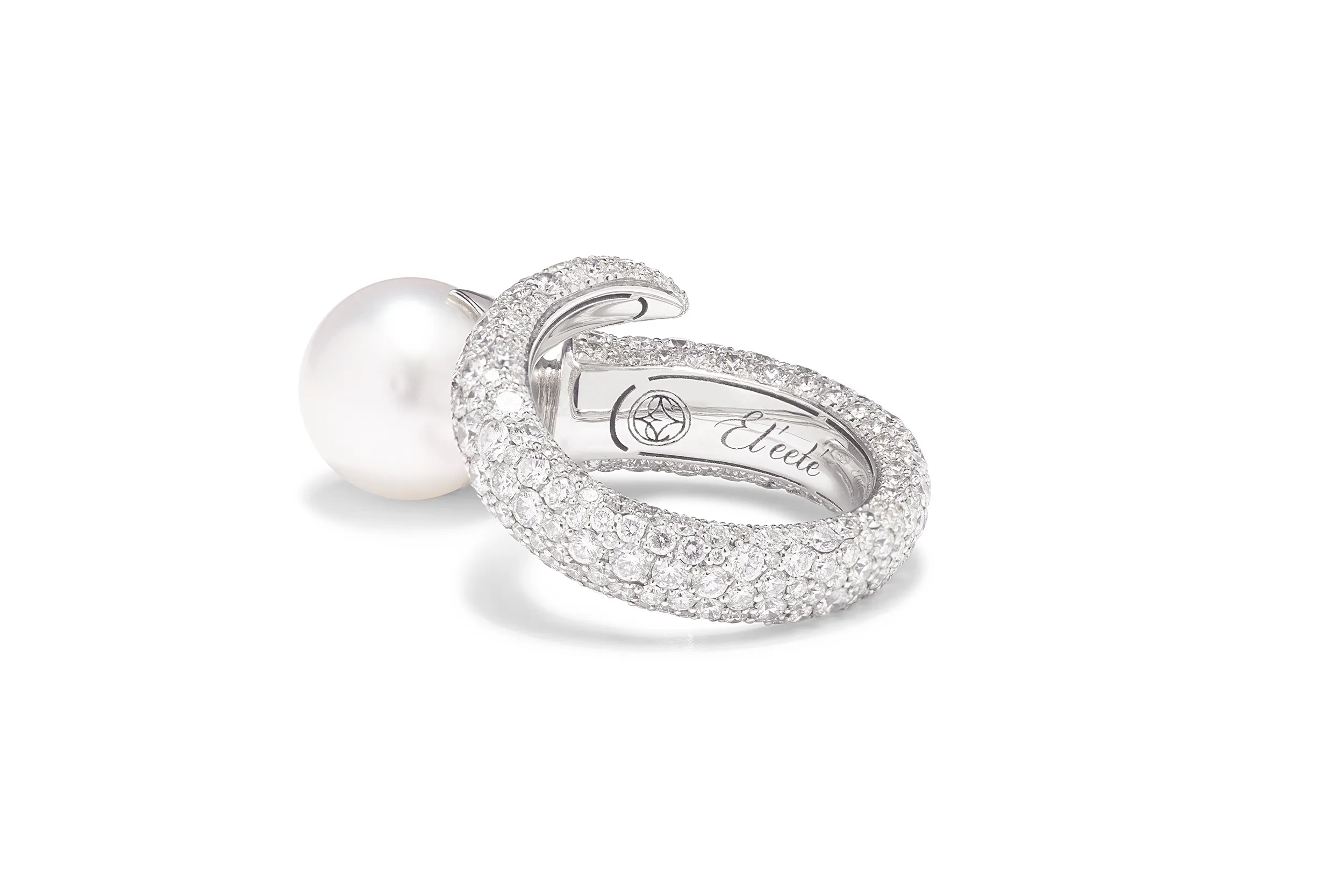 <p>El&#8217;eeté Jewellery South Sea pearl ring from Collection №1 with 300 brilliant-cut white diamonds totalling 3.9 carats and an 11mm pearls set in 18k white gold </p>

