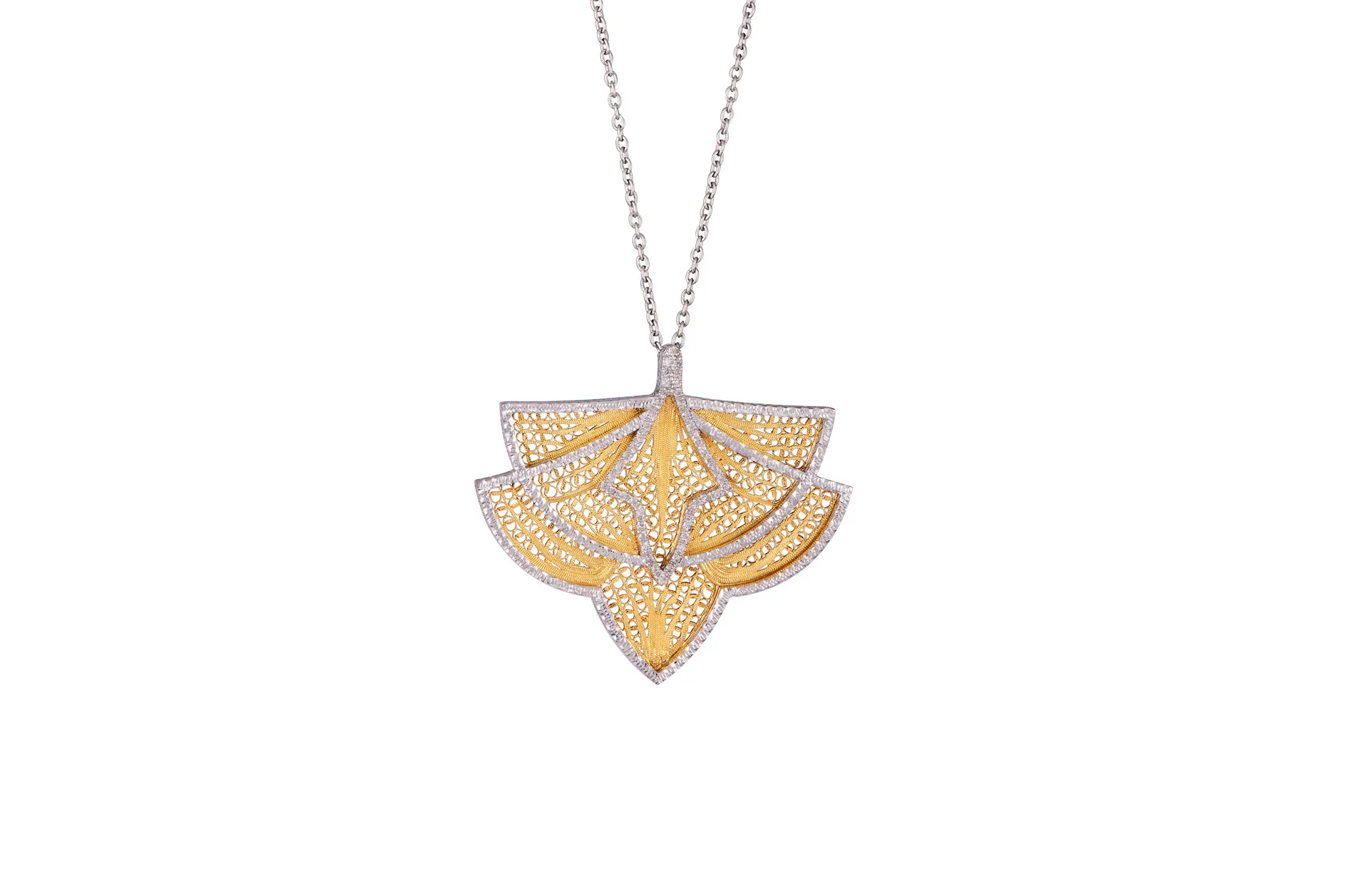 <p>Eleuterio ‘Couture’ pendant in openwork yellow gold and diamonds</p>