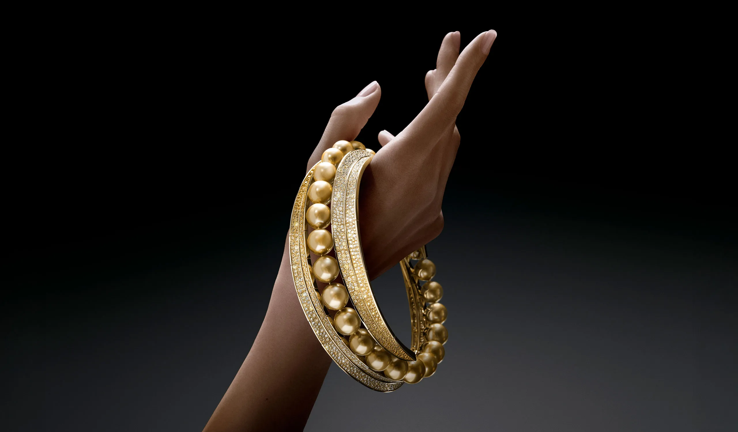 <p>The second Fortune high jewellery necklace features 25 golden pearl</p>
