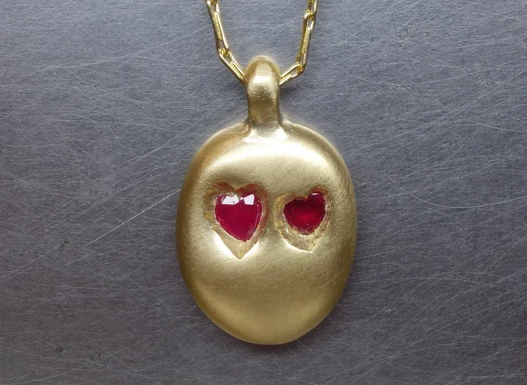 Fraser Hamilton Enamoured pendant in 9K yellow gold with heart-shape rubies