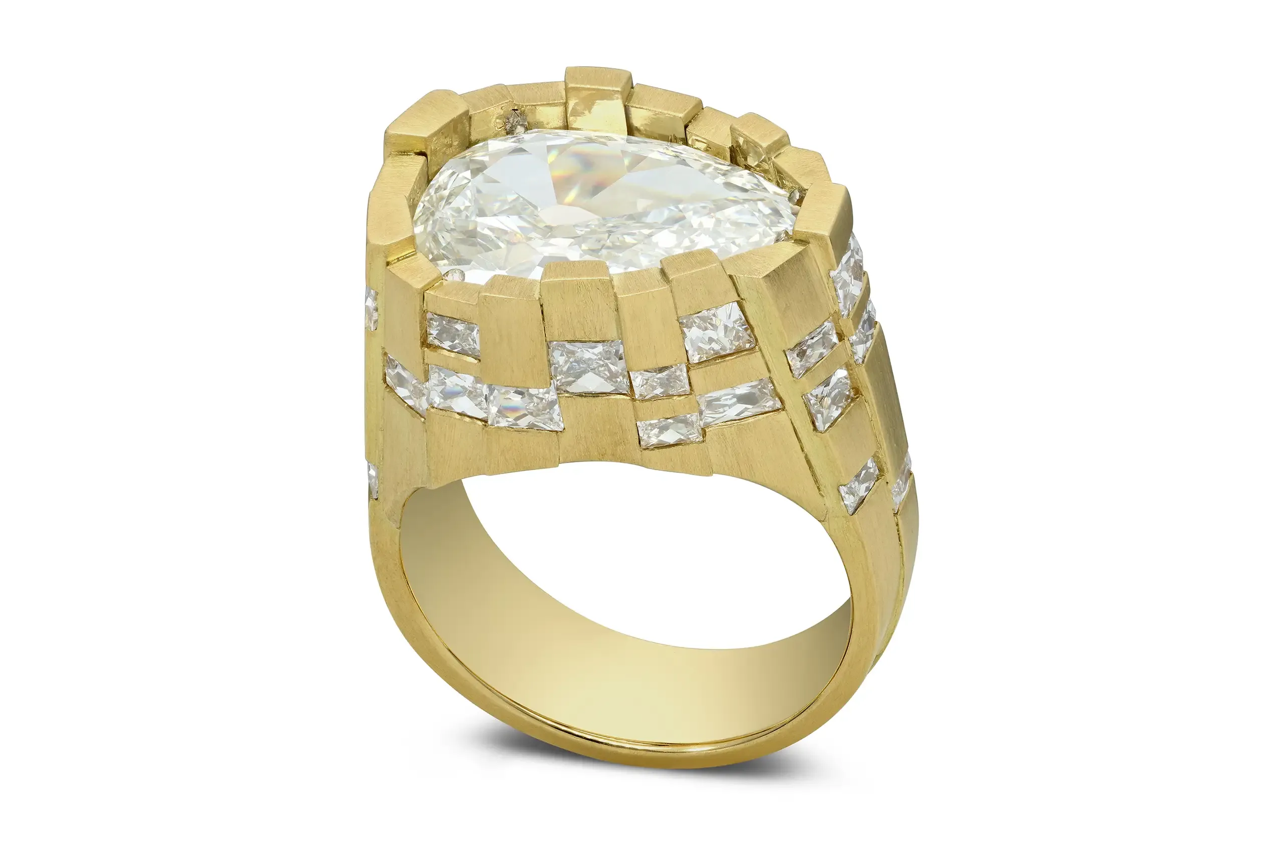 The collection combines GRIMA’s distinctive design language with Hancocks London’s exceptional stones and shared commitment to British craftsmanship.
