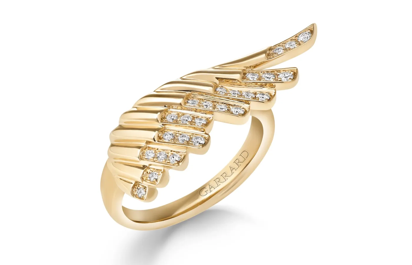 <p>Garrard Mini Icons ring from the Wings collection with diamonds in 18k yellow gold</p>
