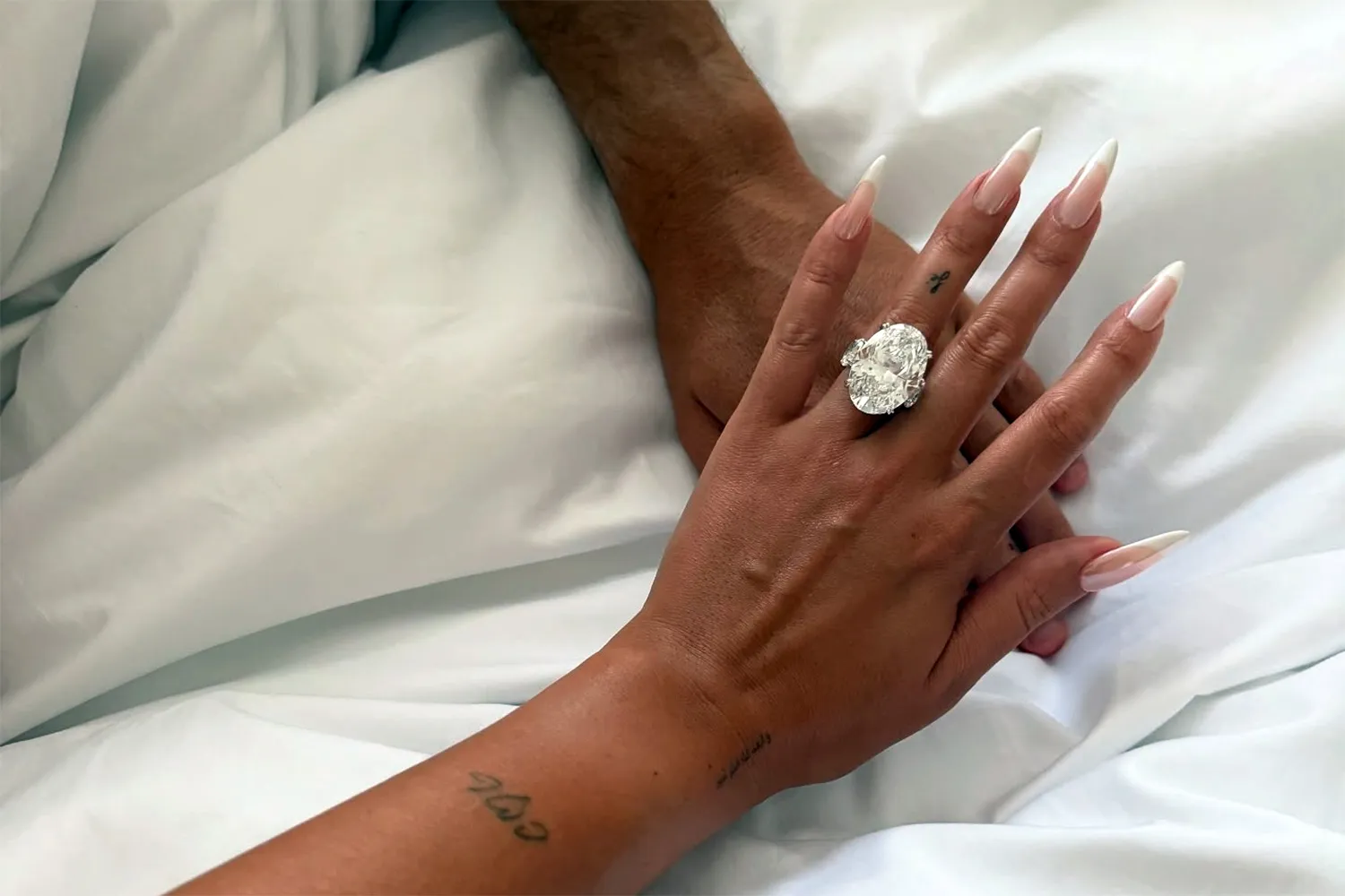 <p>Set with an oval diamond of between 25 and 30 carats, it outshines even Lauren Sánchez’s engagement ring from Jeff Bezos.</p>