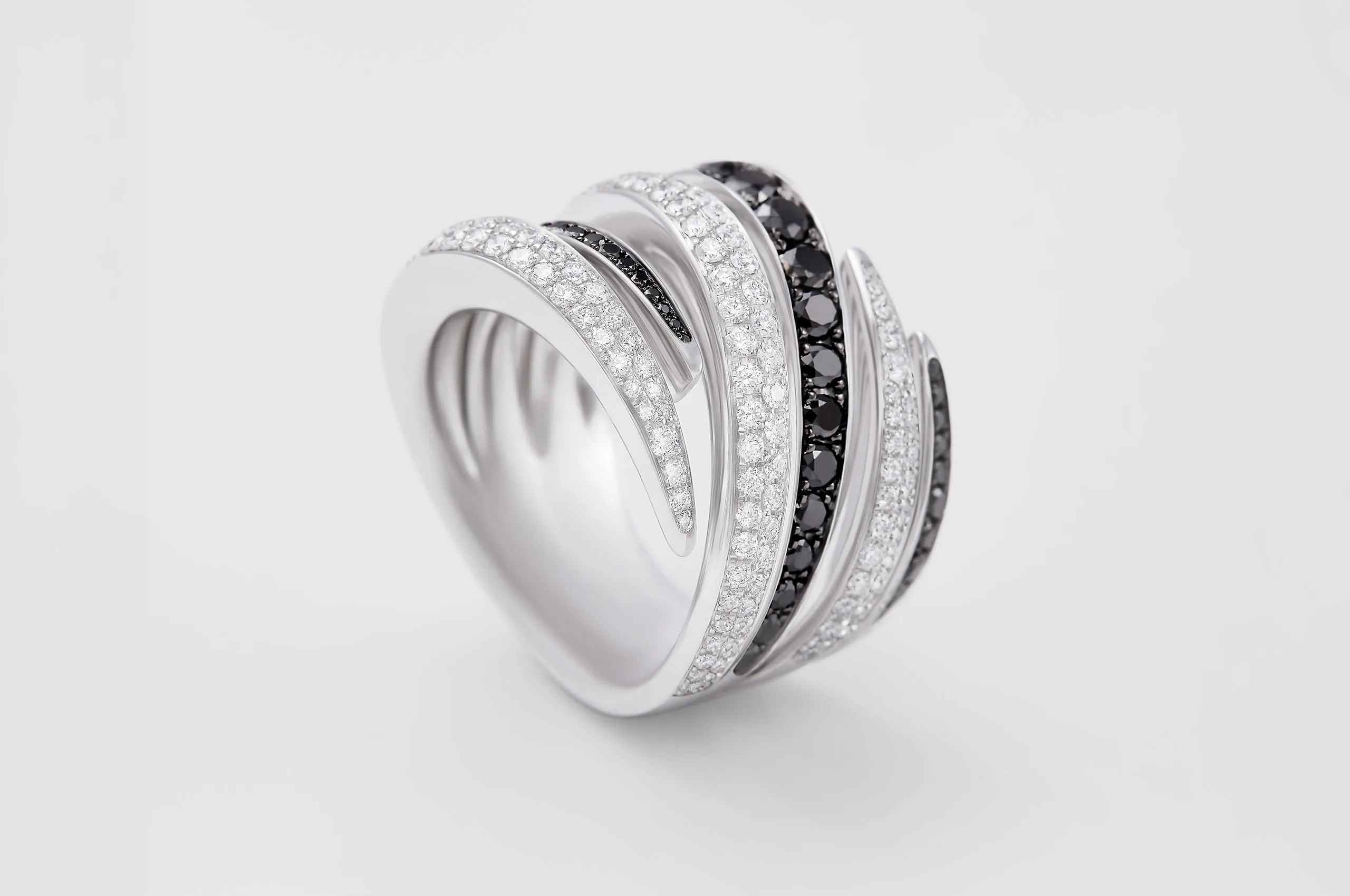 Giorgio Visconti multi-strings ring with black and white diamonds in white gold, part of the Like Me Chapter III collection 