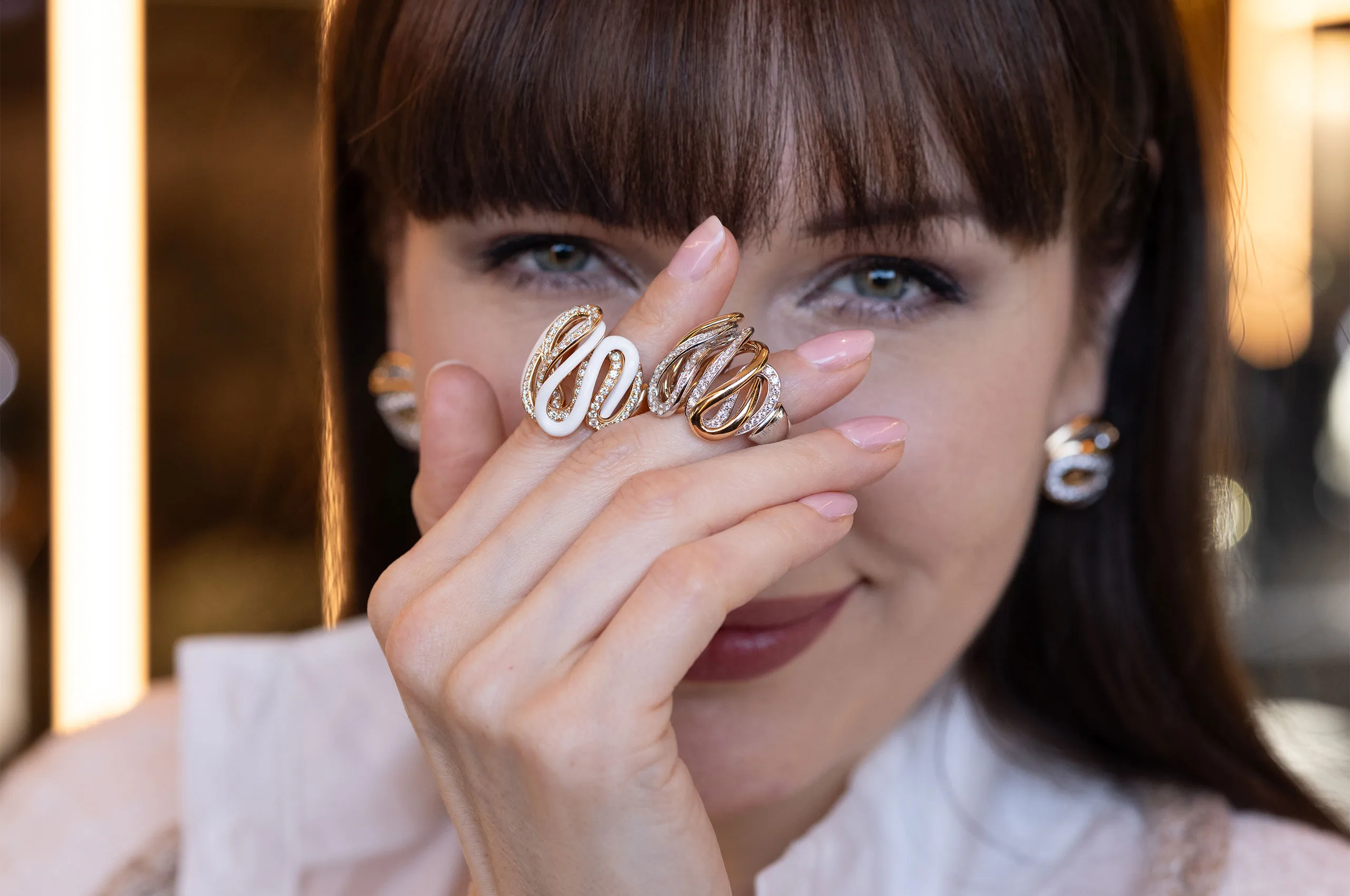 Katerina Perez wears pieces from the Giorgio Visconti Mamba collection, including rings with diamonds and kogolong in rose gold 