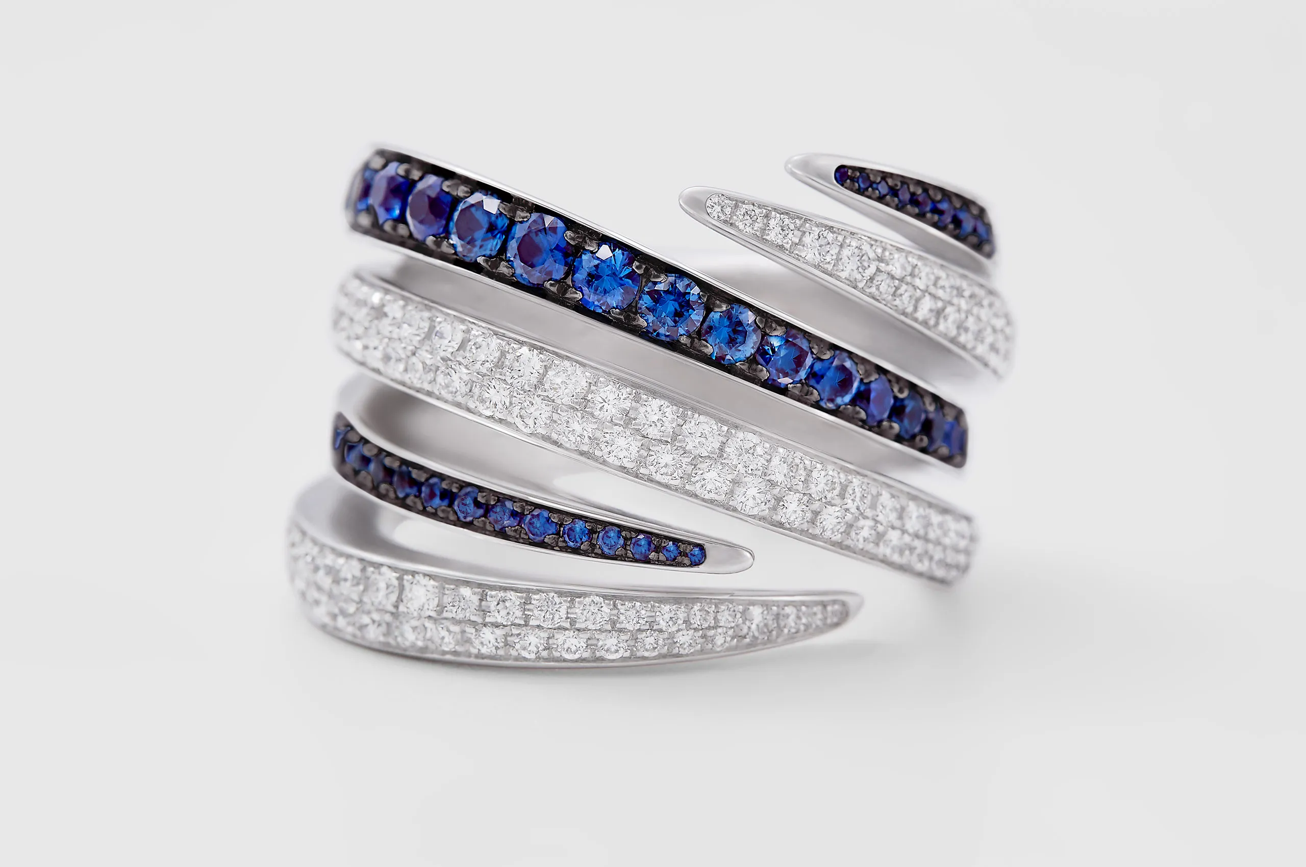 Giorgio Visconti multi-strings ring with diamonds and sapphires in white gold, part of the Like Me Chapter III collection 