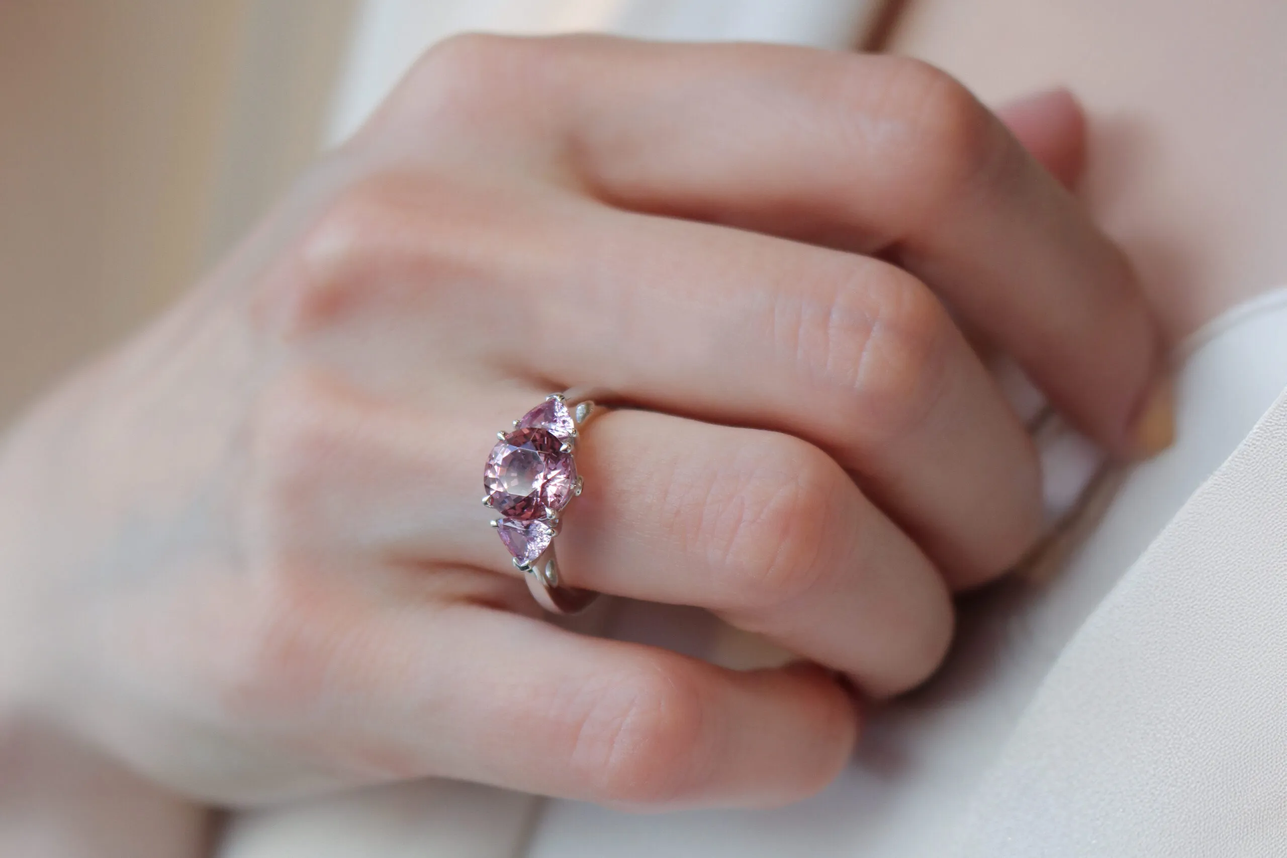 <p>House of Gübelin ring with a 2.73 carat pink spinel from Burma (Myanmar) accompanied by two pink sapphire trilliants, set in 18k white gold </p>
