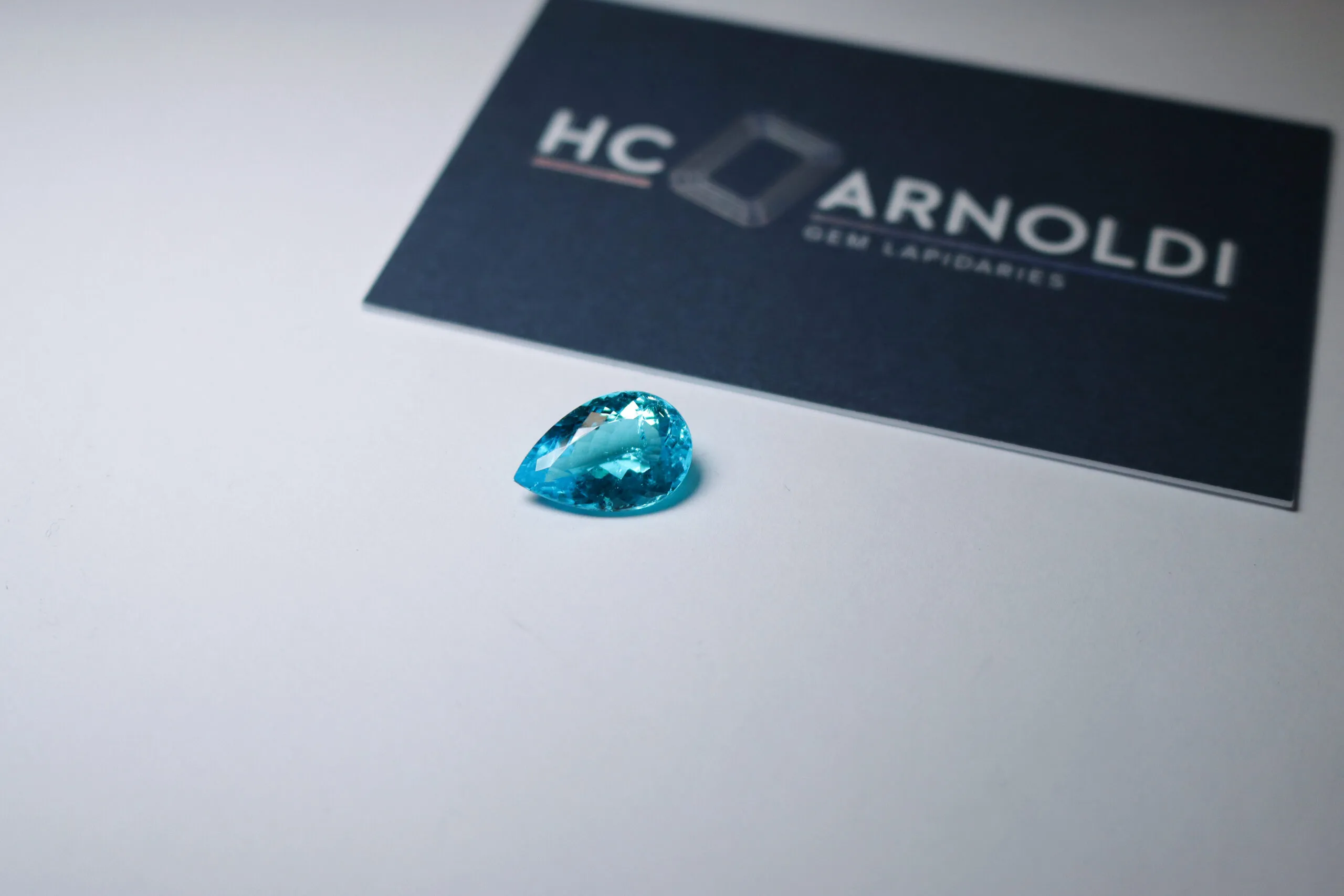 <p>It has a fantastic neon colour (blue-dominant, almost no green) and high clarity</p>

